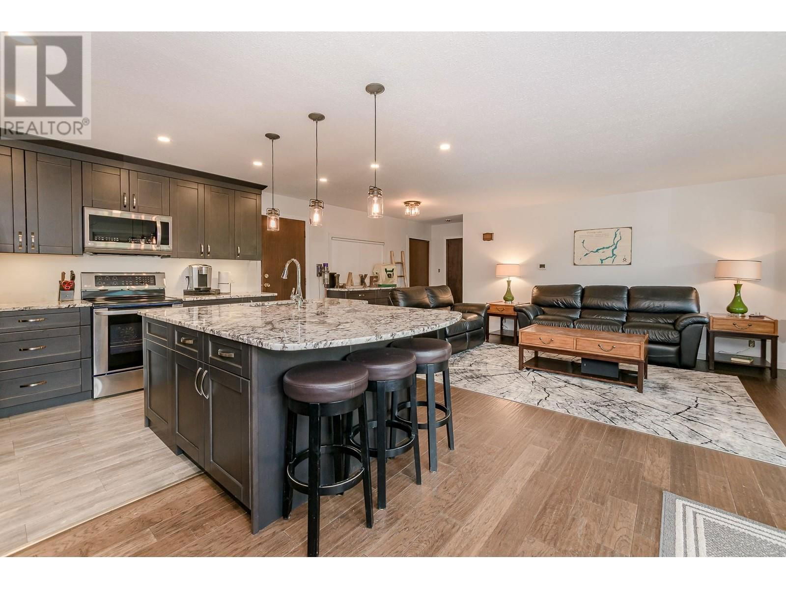 78 MONTCALM CRESCENT Image 12