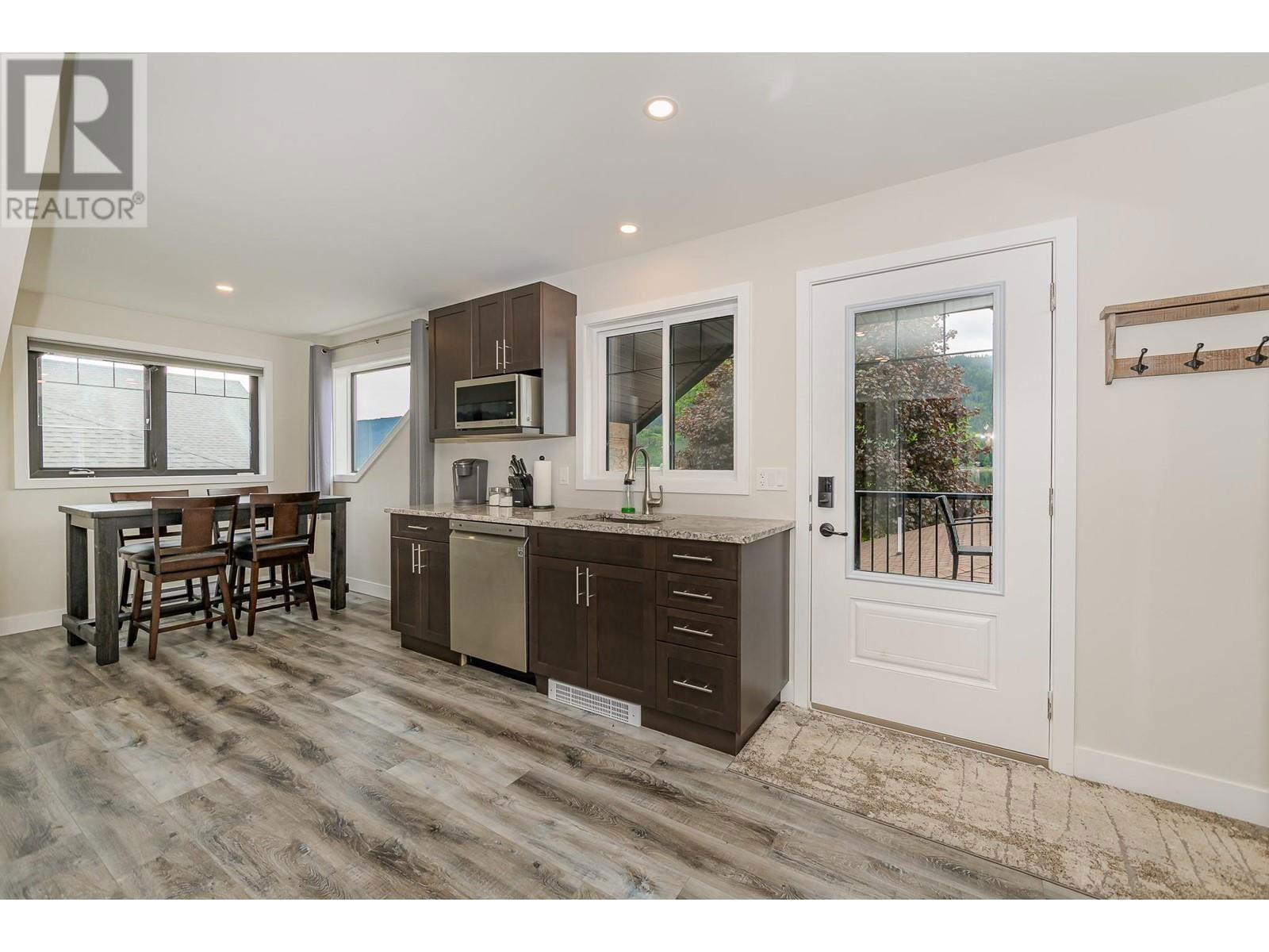 78 MONTCALM CRESCENT Image 39