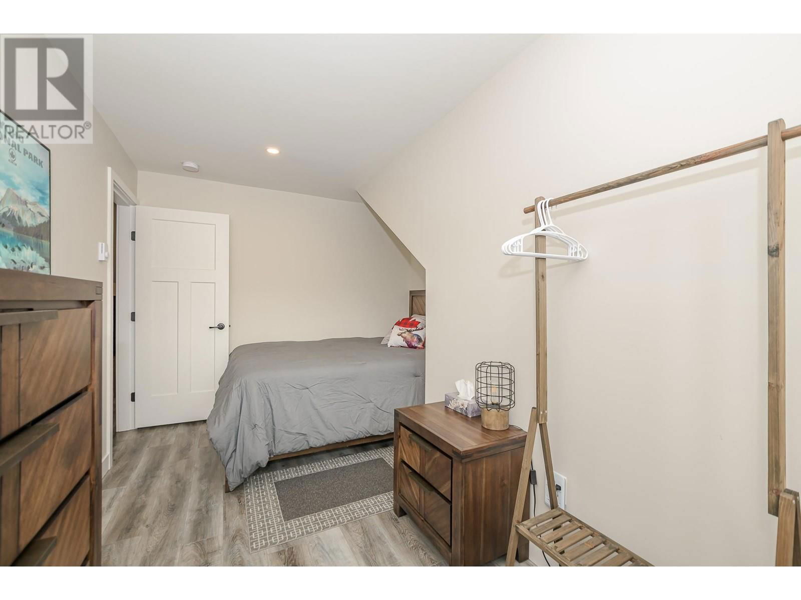 78 MONTCALM CRESCENT Image 44