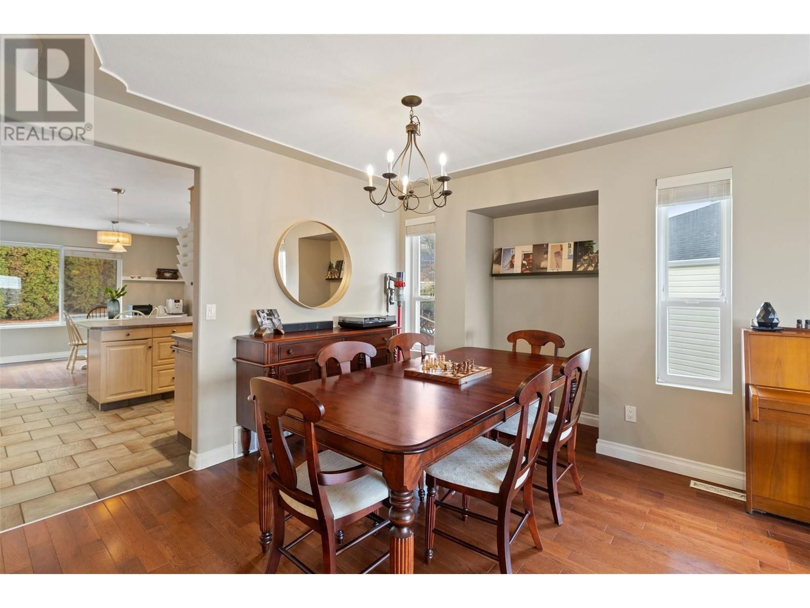 837 DUNROBIN DRIVE Image 10