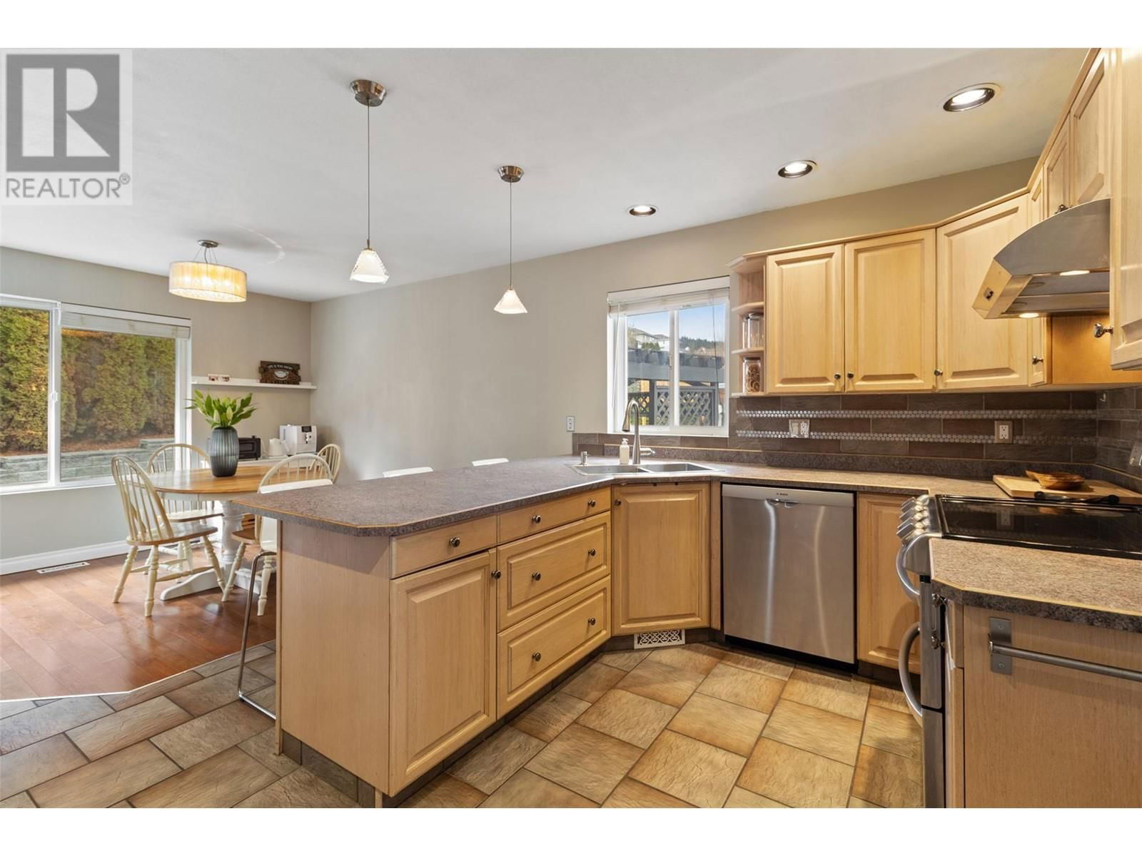 837 DUNROBIN DRIVE Image 11