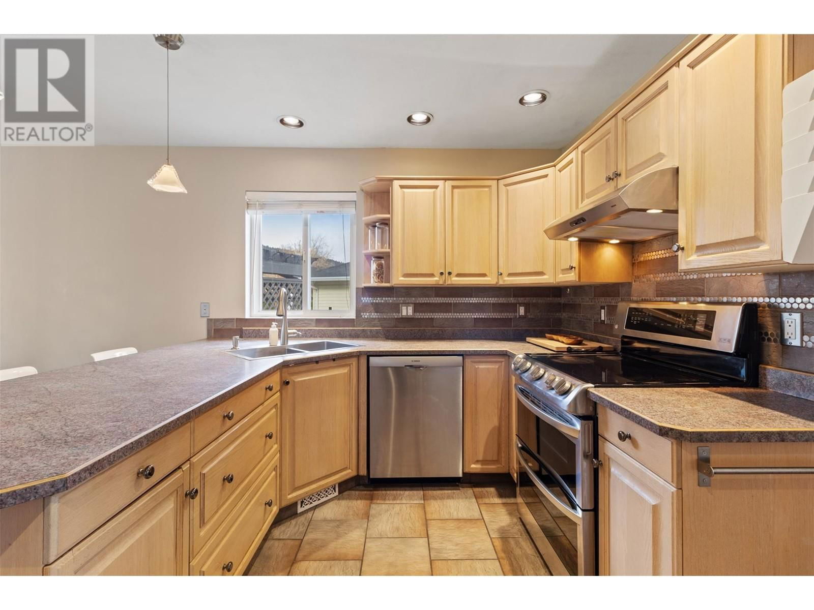 837 DUNROBIN DRIVE Image 12
