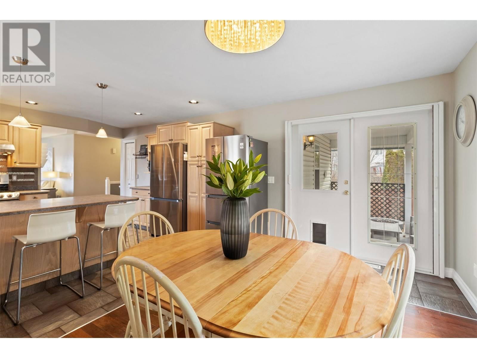 837 DUNROBIN DRIVE Image 16