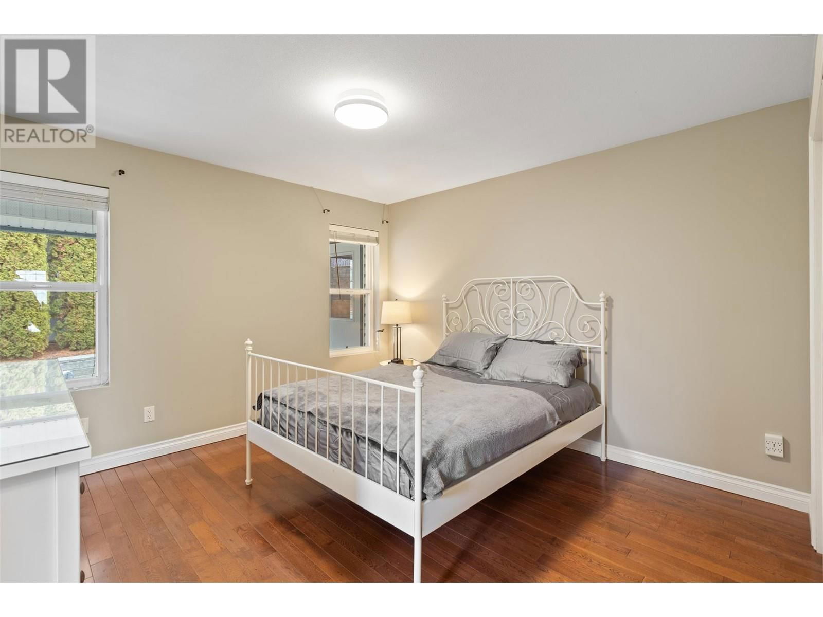 837 DUNROBIN DRIVE Image 26