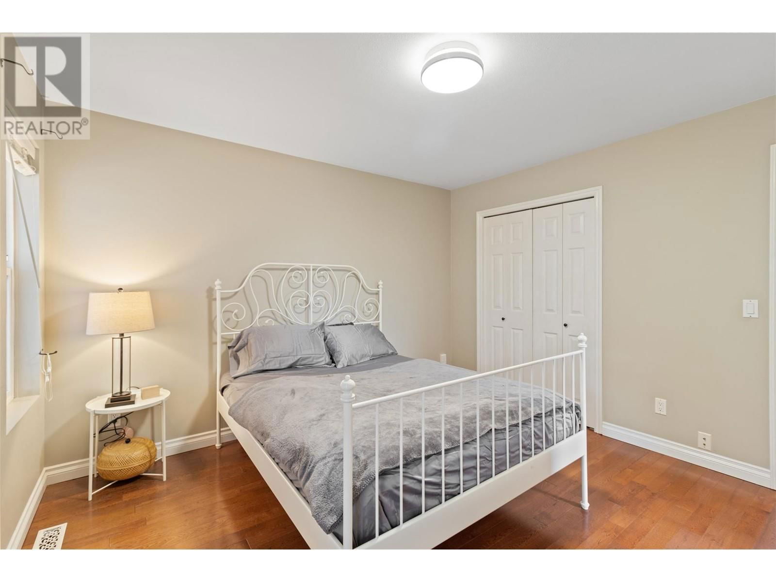837 DUNROBIN DRIVE Image 27