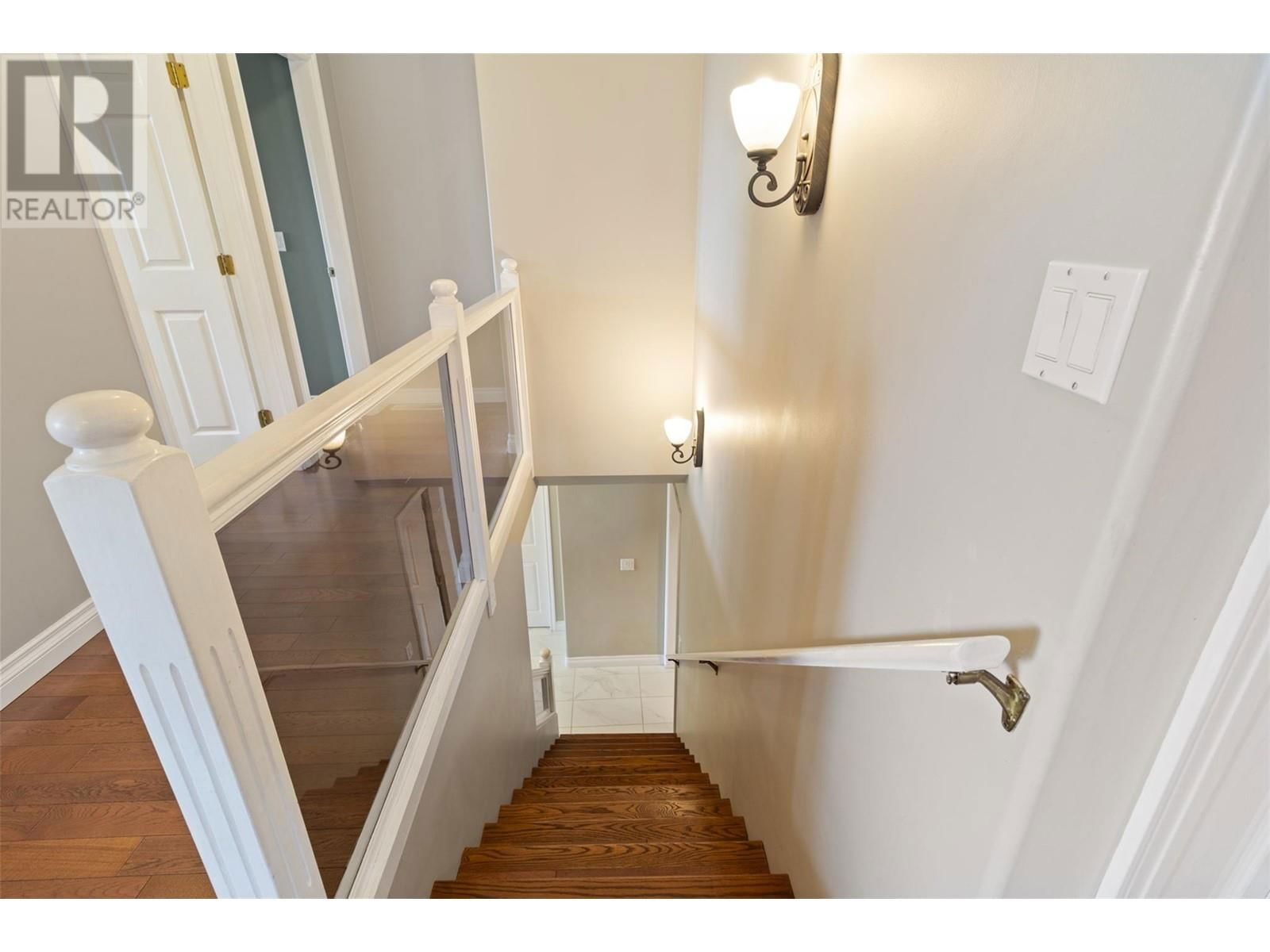 837 DUNROBIN DRIVE Image 35