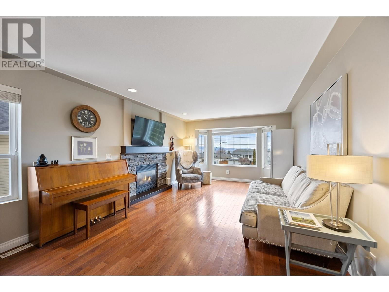 837 DUNROBIN DRIVE Image 6
