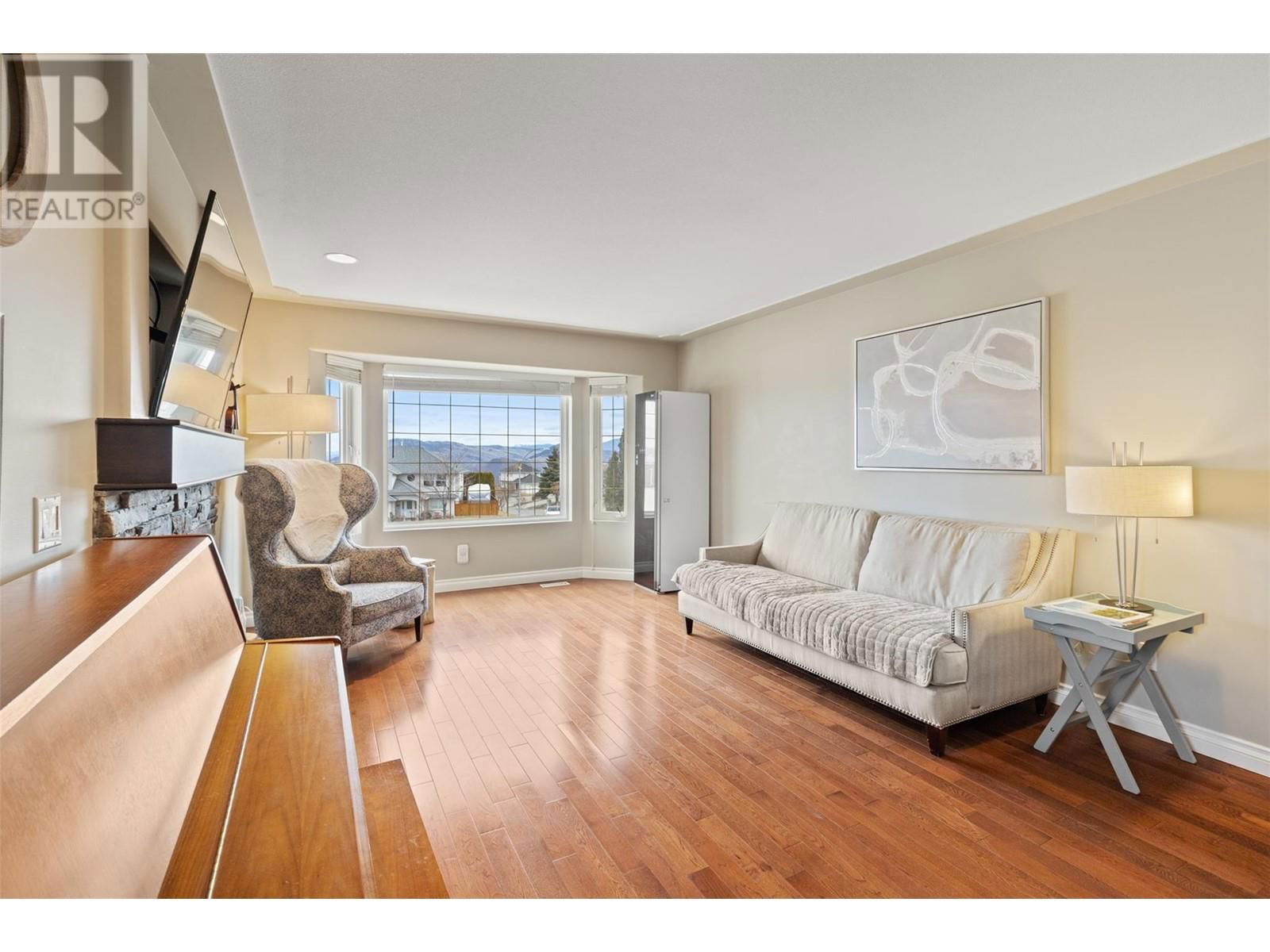 837 DUNROBIN DRIVE Image 7