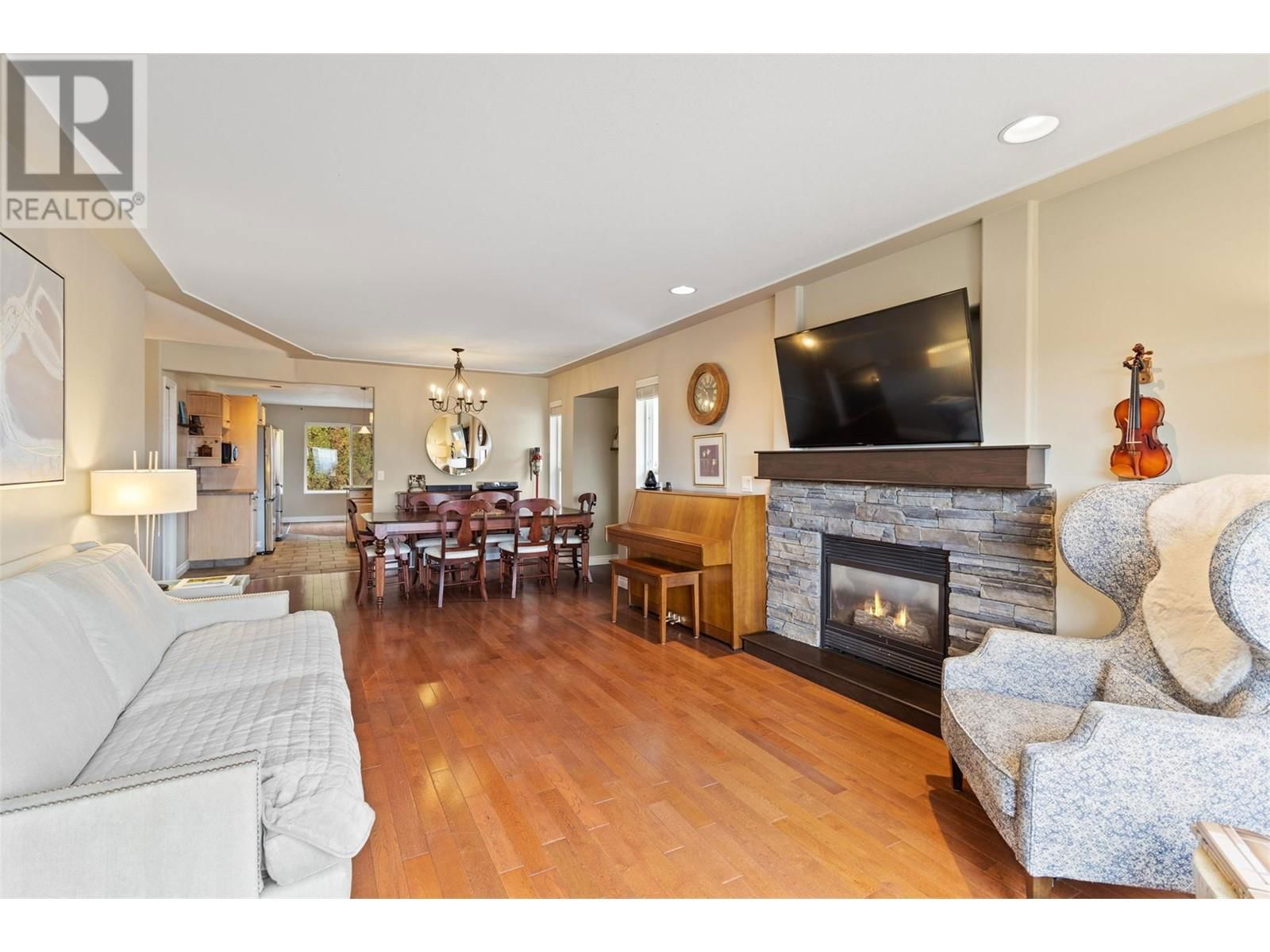 837 DUNROBIN DRIVE Image 8