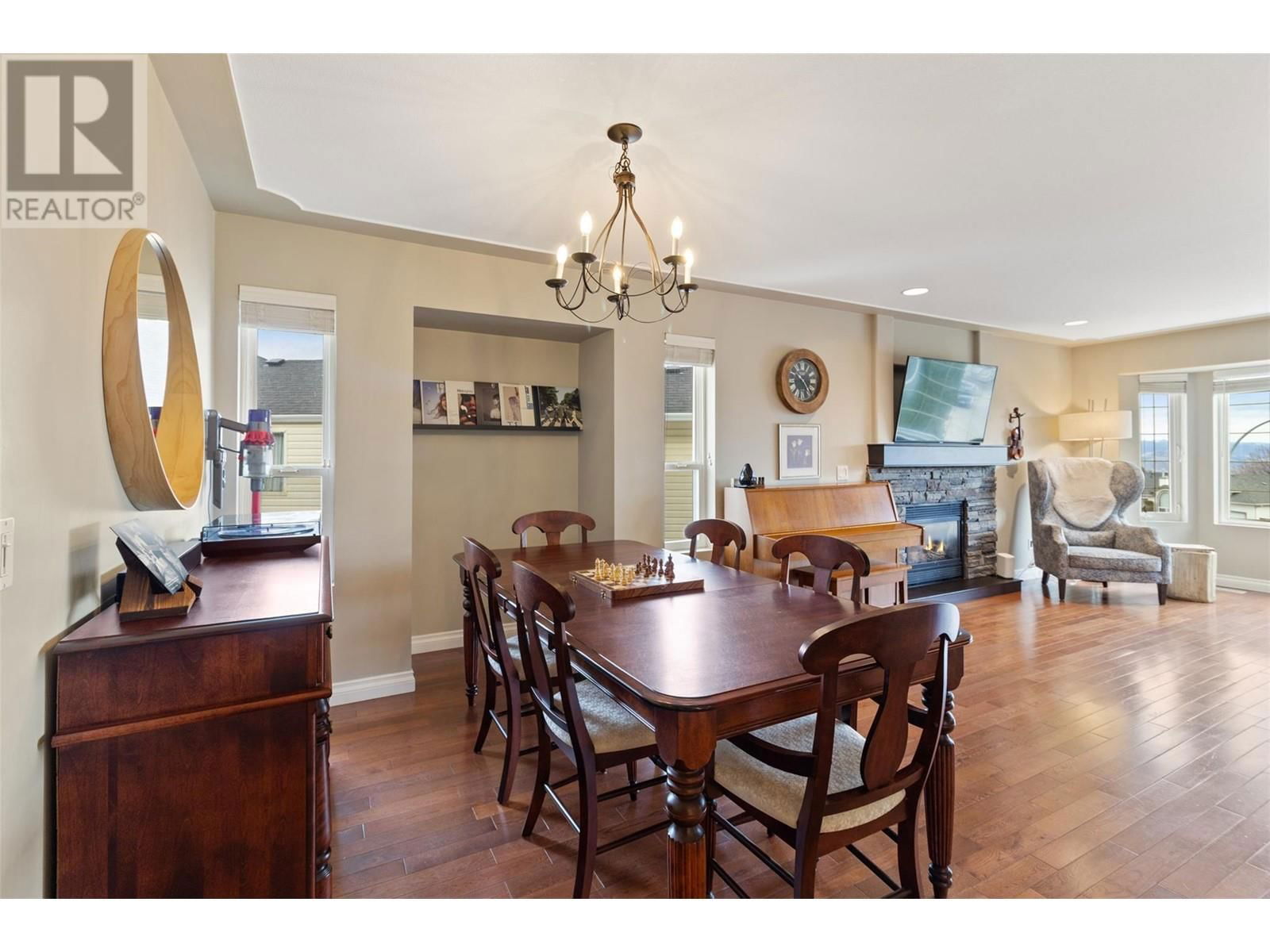 837 DUNROBIN DRIVE Image 9