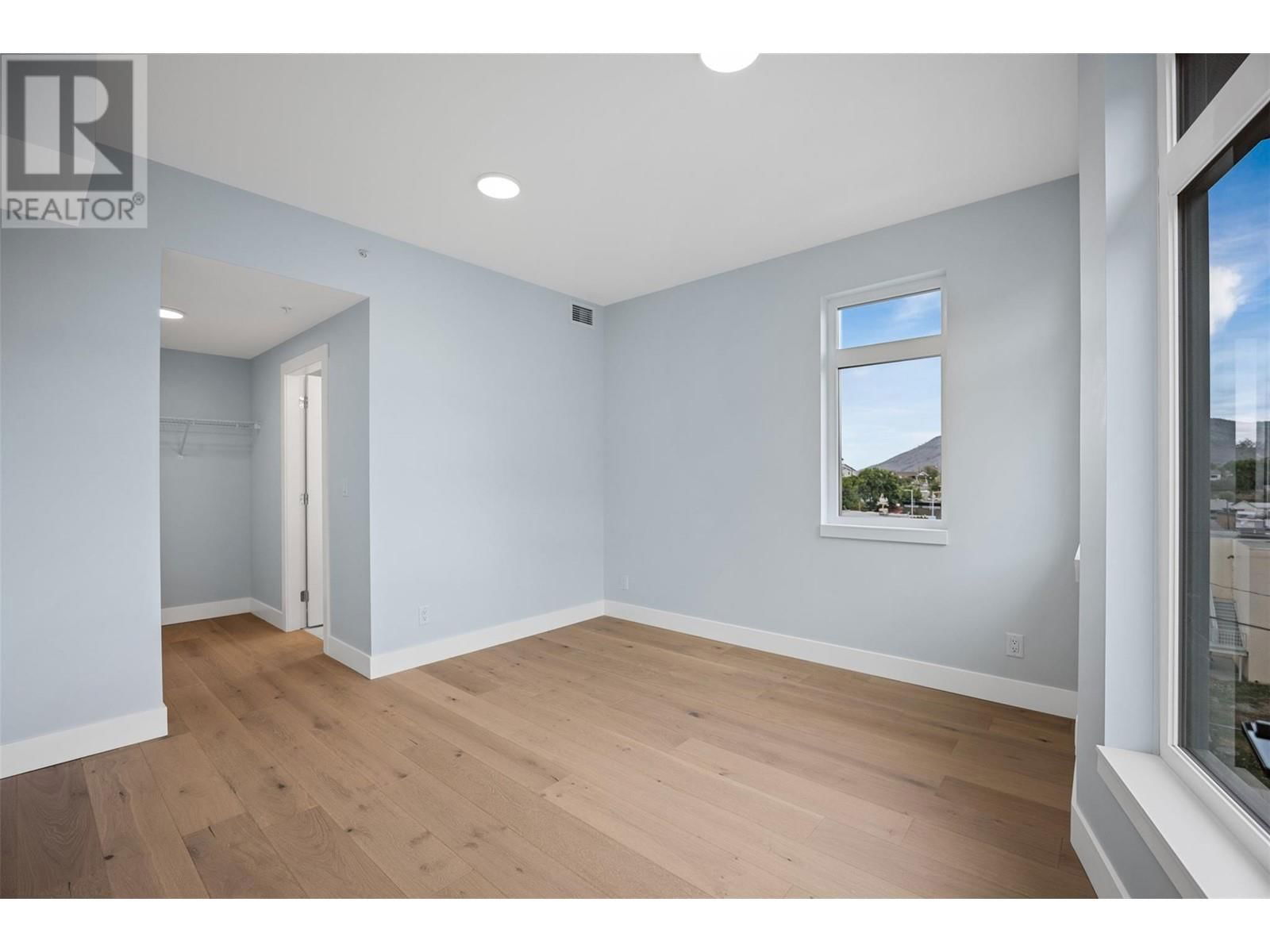 401 - 215 ROYAL AVENUE Image 15