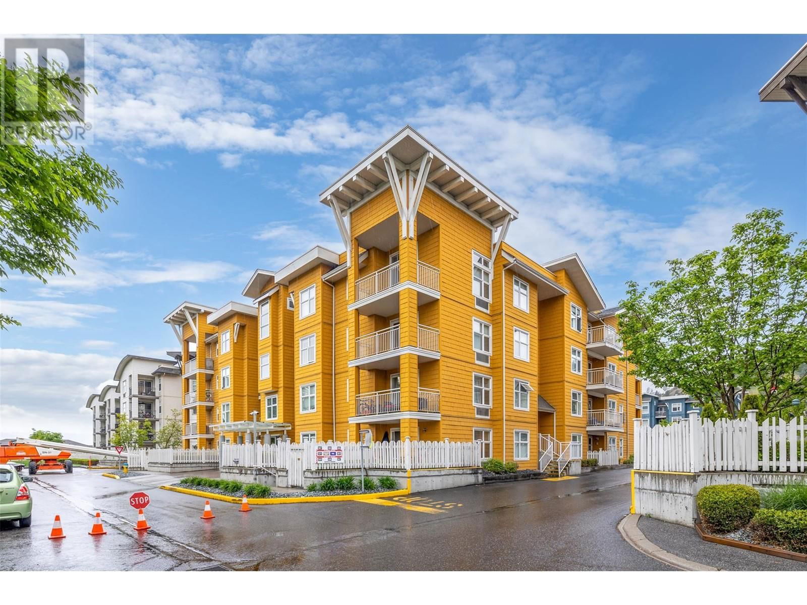 303 - 571 YATES ROAD Image 1