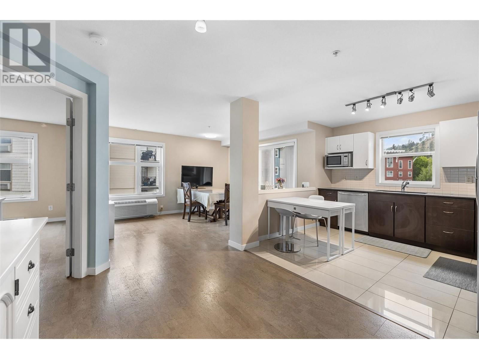 303 - 571 YATES ROAD Image 3