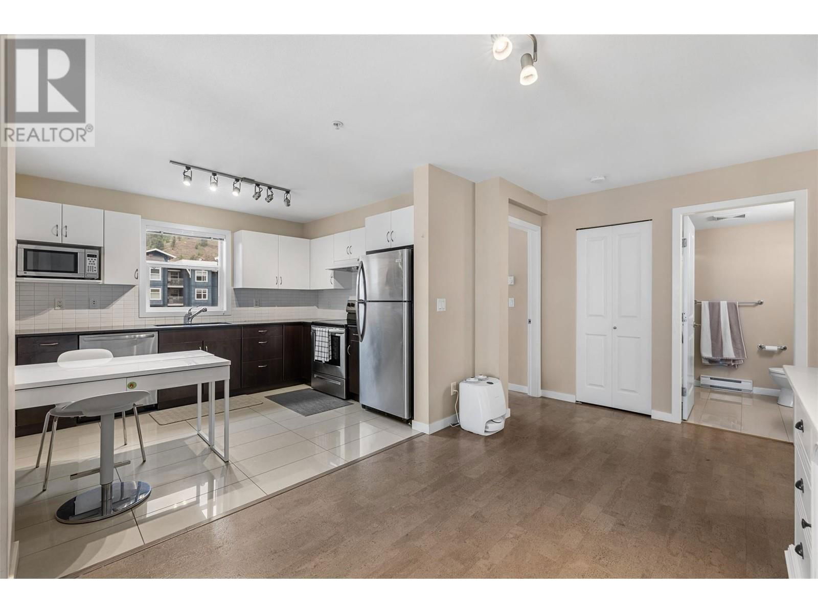 303 - 571 YATES ROAD Image 4