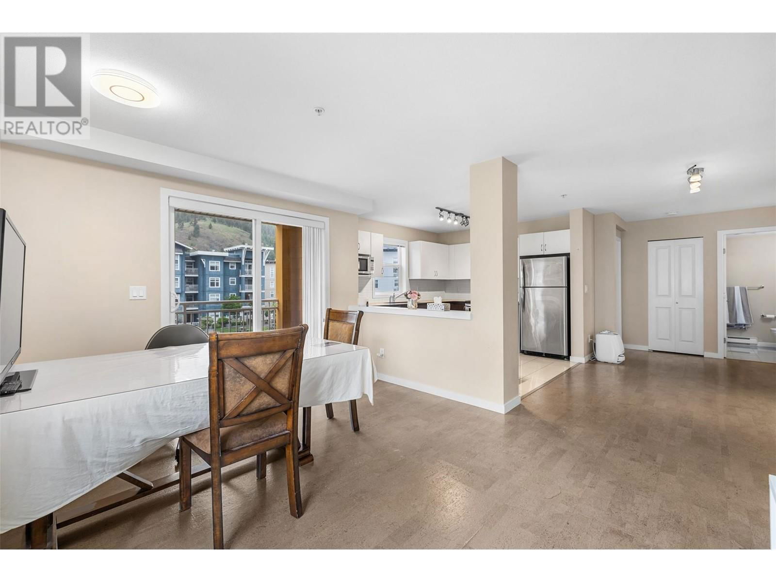 303 - 571 YATES ROAD Image 9