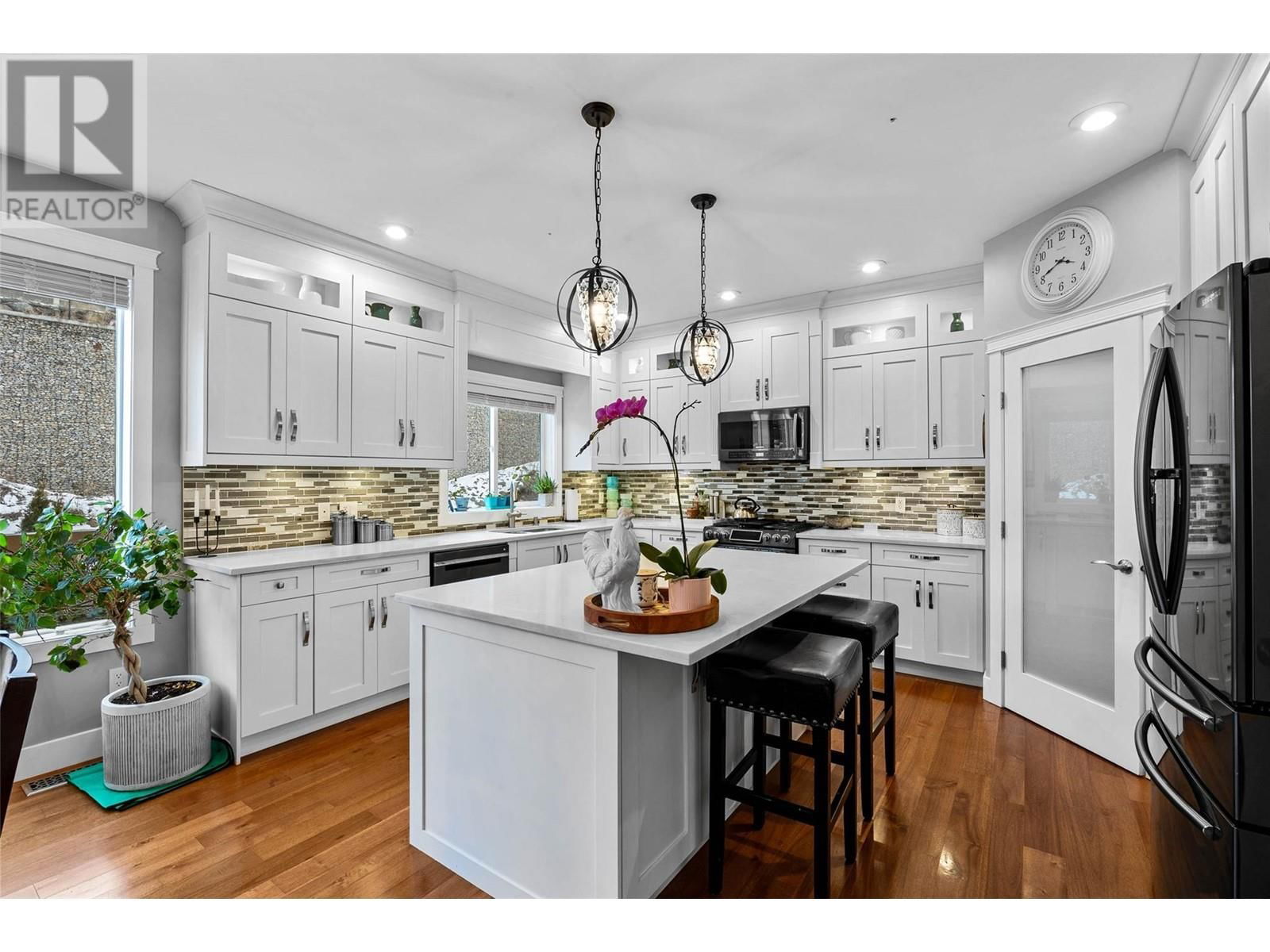 1532 EMERALD DRIVE Image 10