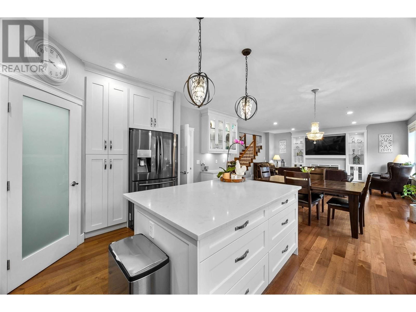 1532 EMERALD DRIVE Image 12