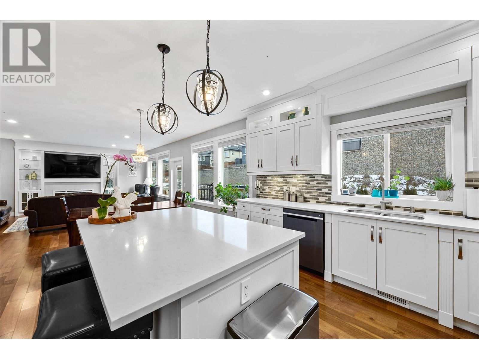 1532 EMERALD DRIVE Image 13