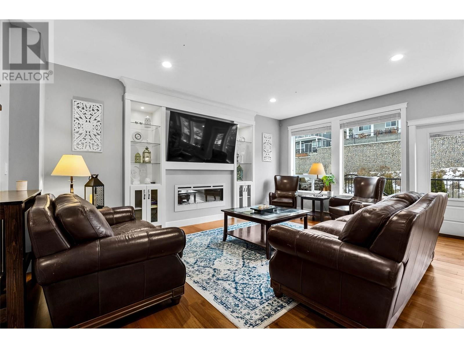 1532 EMERALD DRIVE Image 5