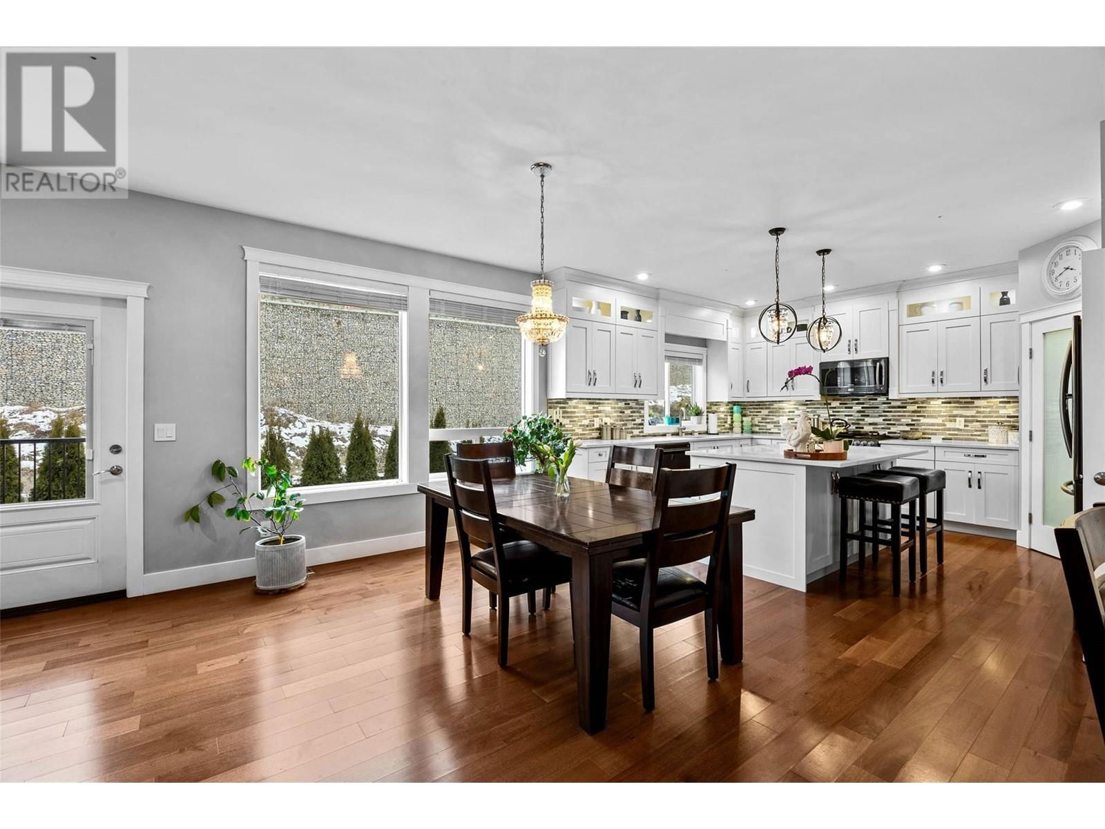 1532 EMERALD DRIVE Image 8