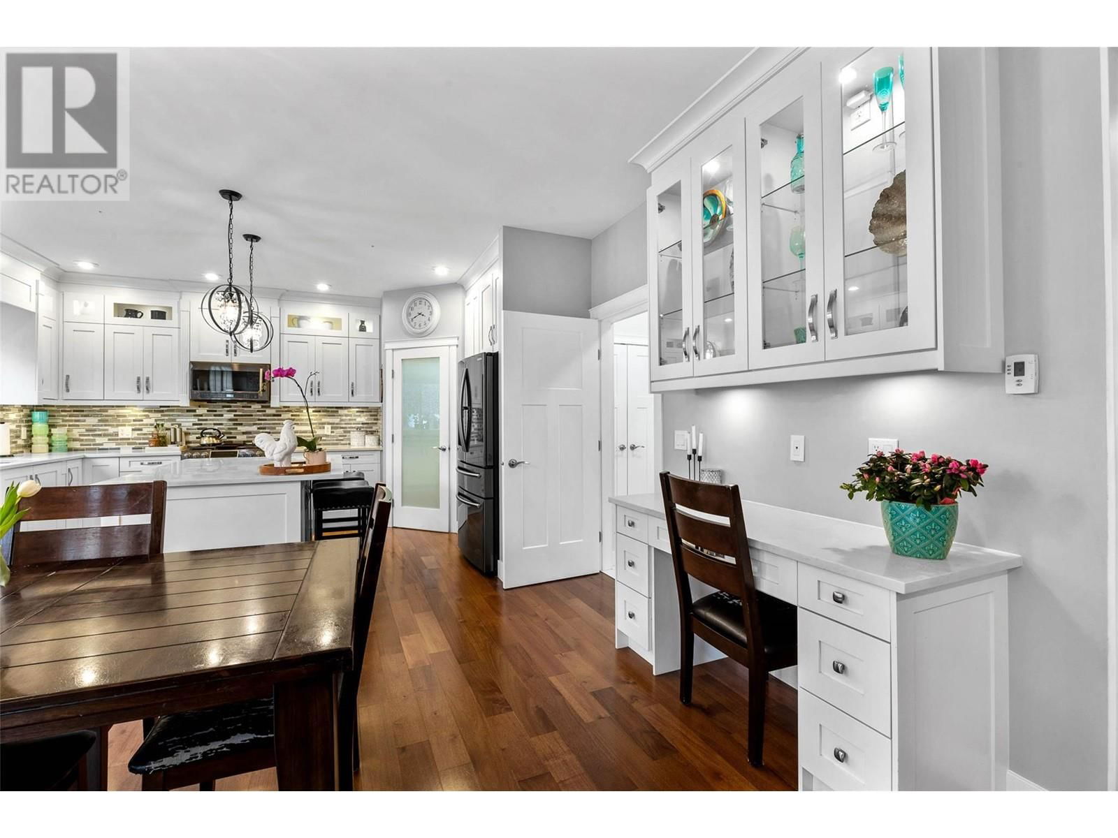 1532 EMERALD DRIVE Image 9