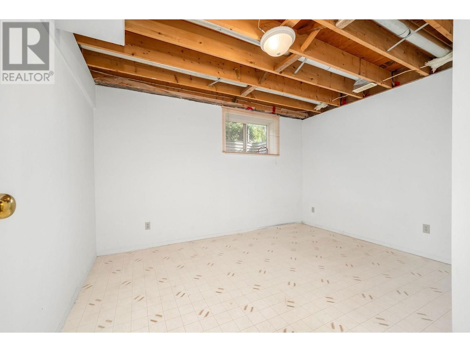 5205 21 STREET Image 24