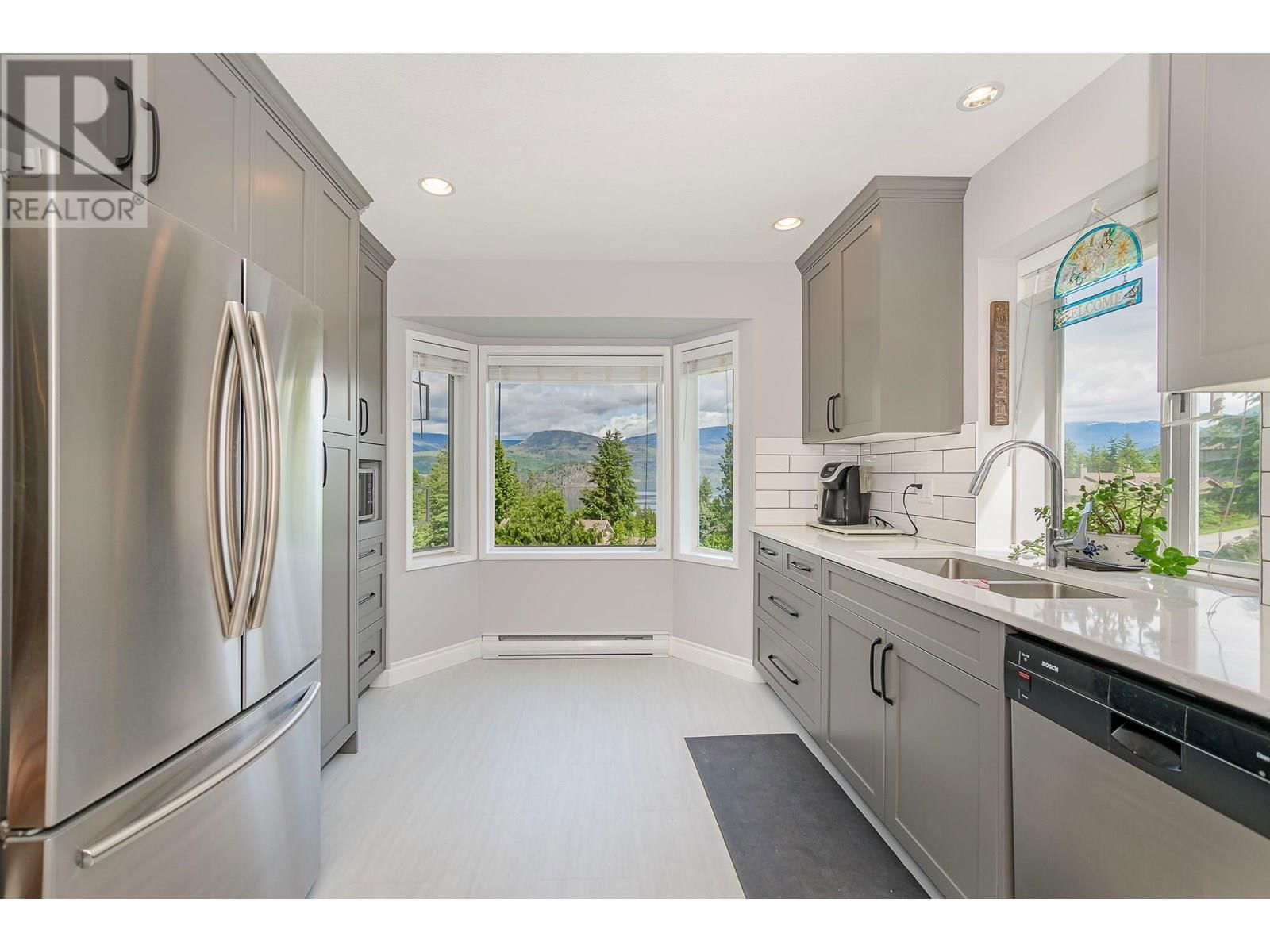 2332 MNT TUAM CRESCENT Image 2