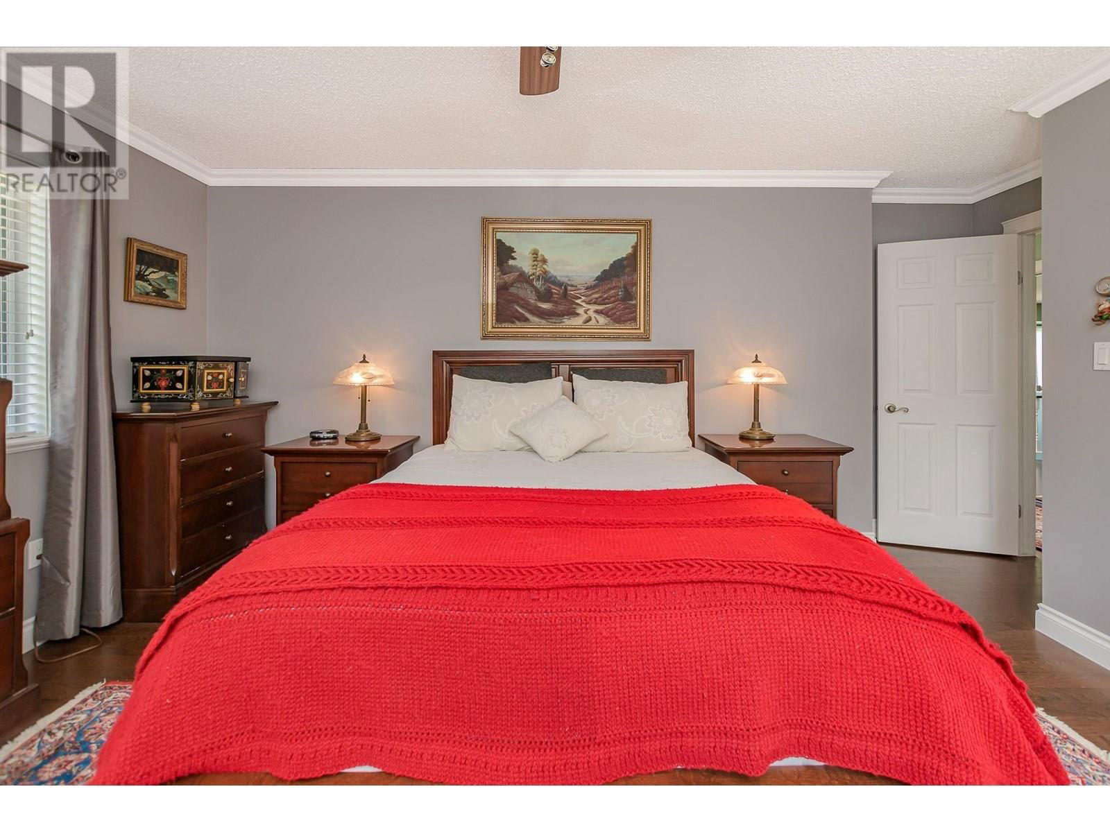 2332 MNT TUAM CRESCENT Image 21