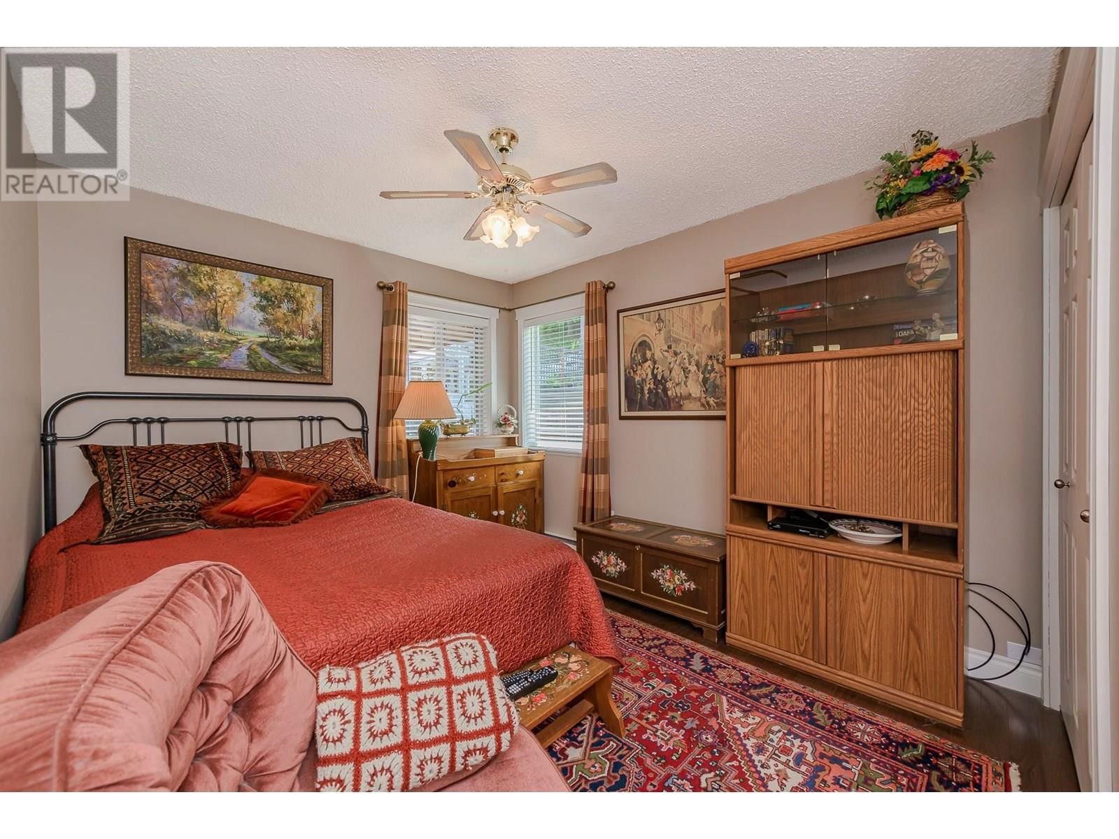 2332 MNT TUAM CRESCENT Image 25