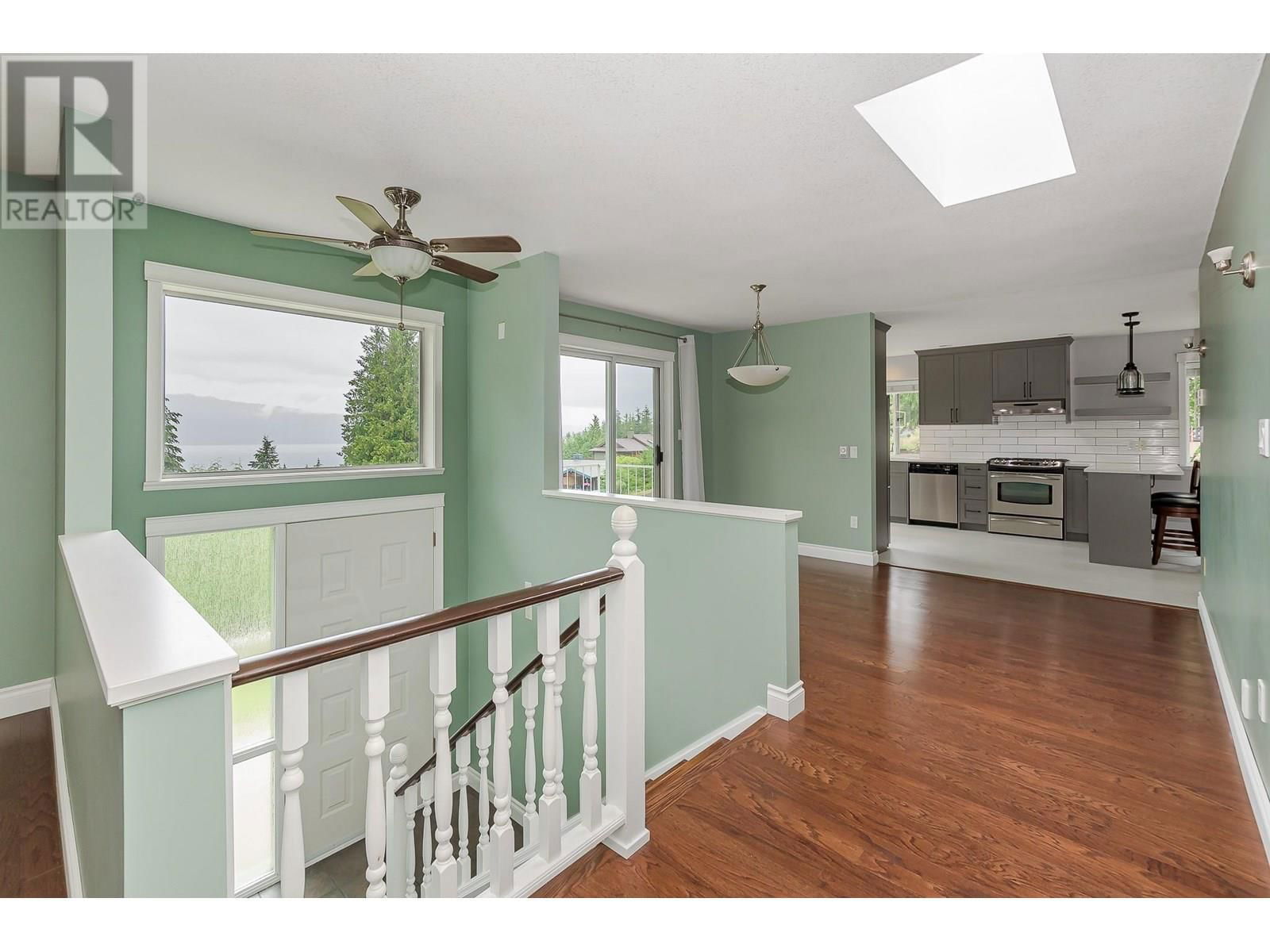 2332 MNT TUAM CRESCENT Image 31