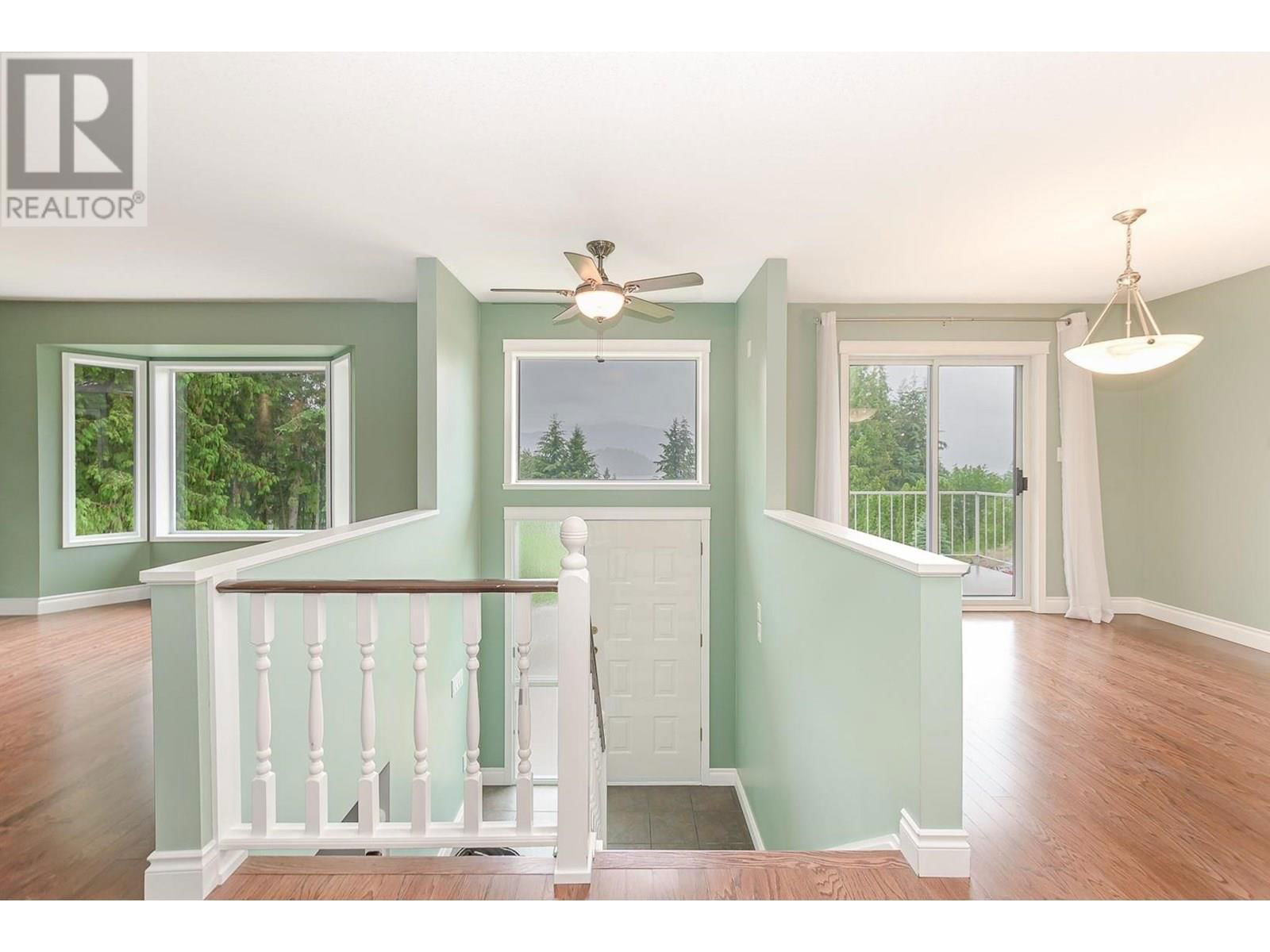 2332 MNT TUAM CRESCENT Image 32