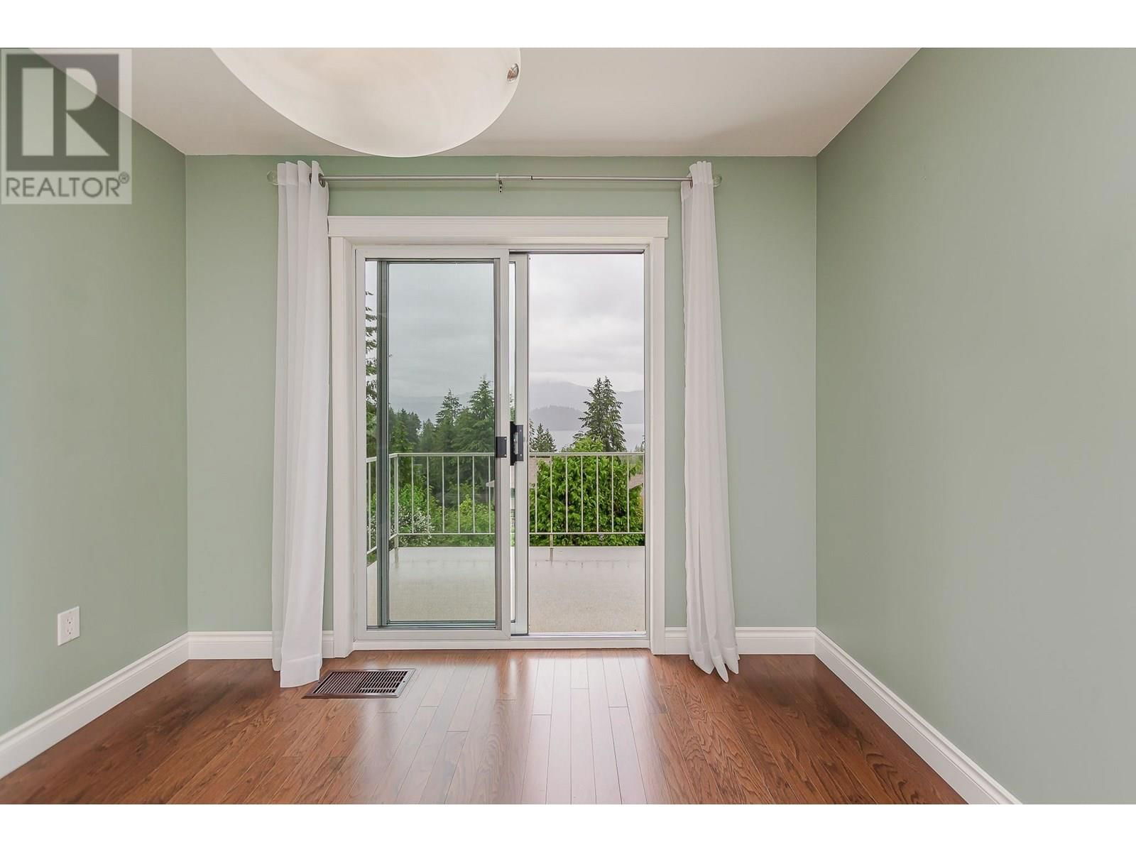 2332 MNT TUAM CRESCENT Image 33