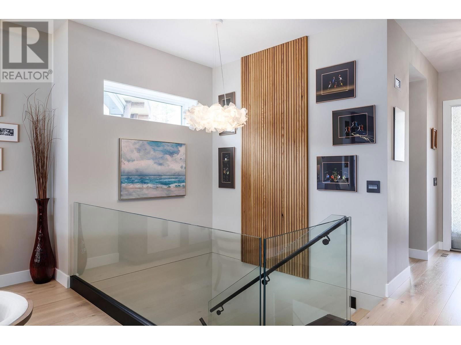 9814 BEACON HILL CRESCENT Image 18