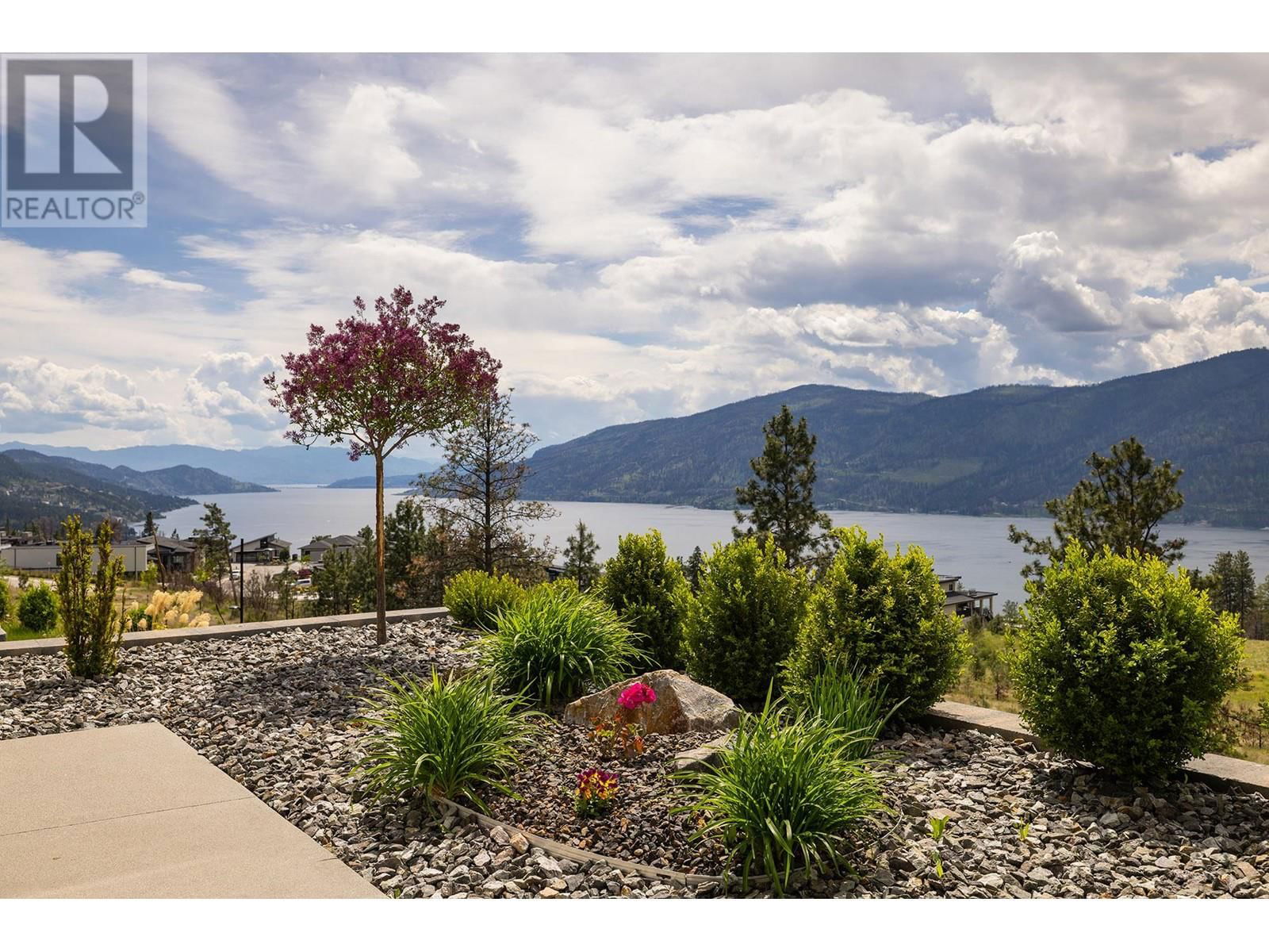 9814 BEACON HILL CRESCENT Image 2