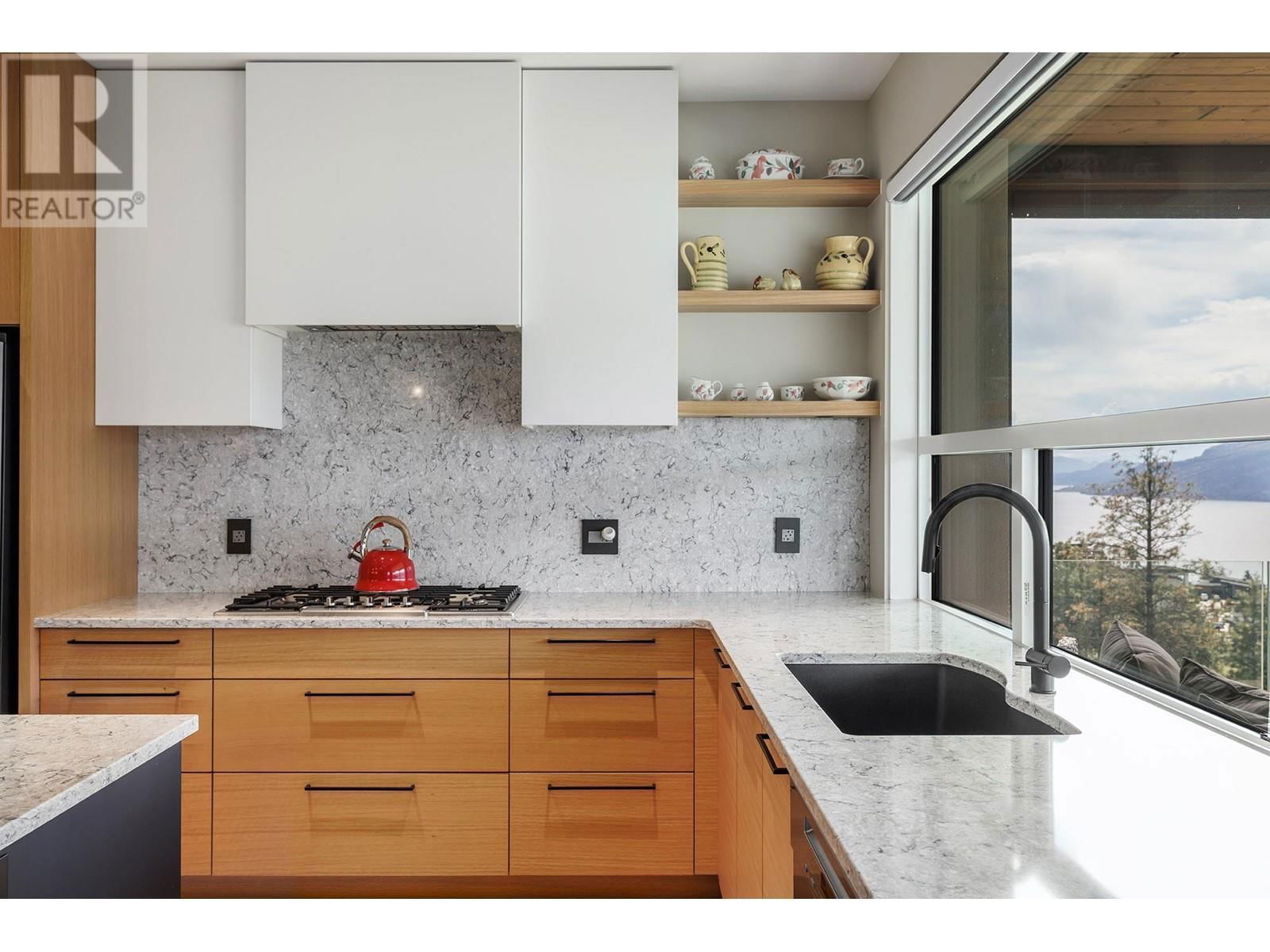 9814 BEACON HILL CRESCENT Image 8