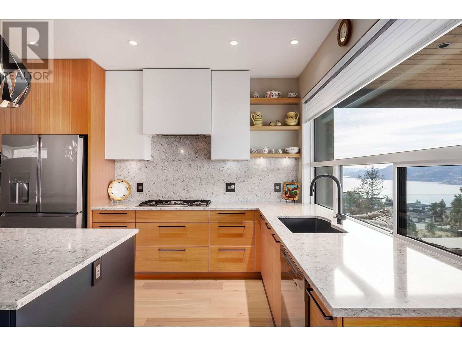 9814 BEACON HILL CRESCENT Image 9