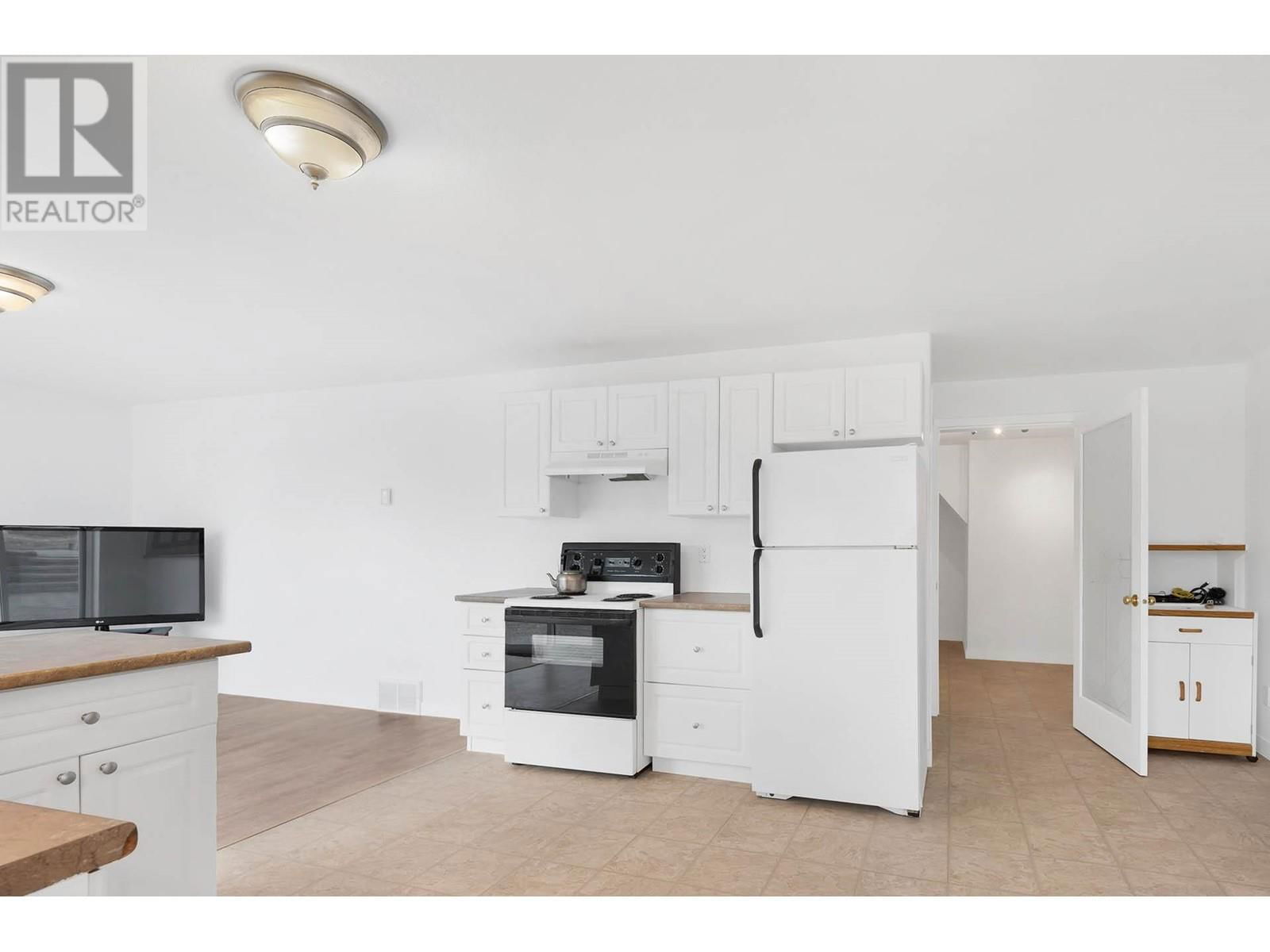 979 REGENT CRESCENT Image 34