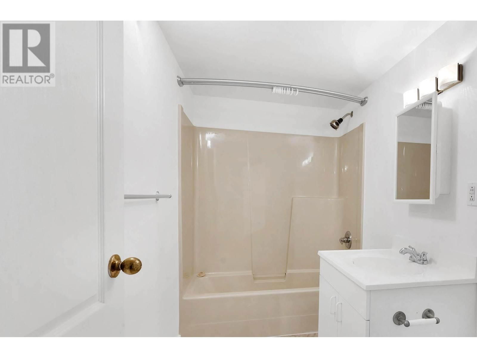 979 REGENT CRESCENT Image 38