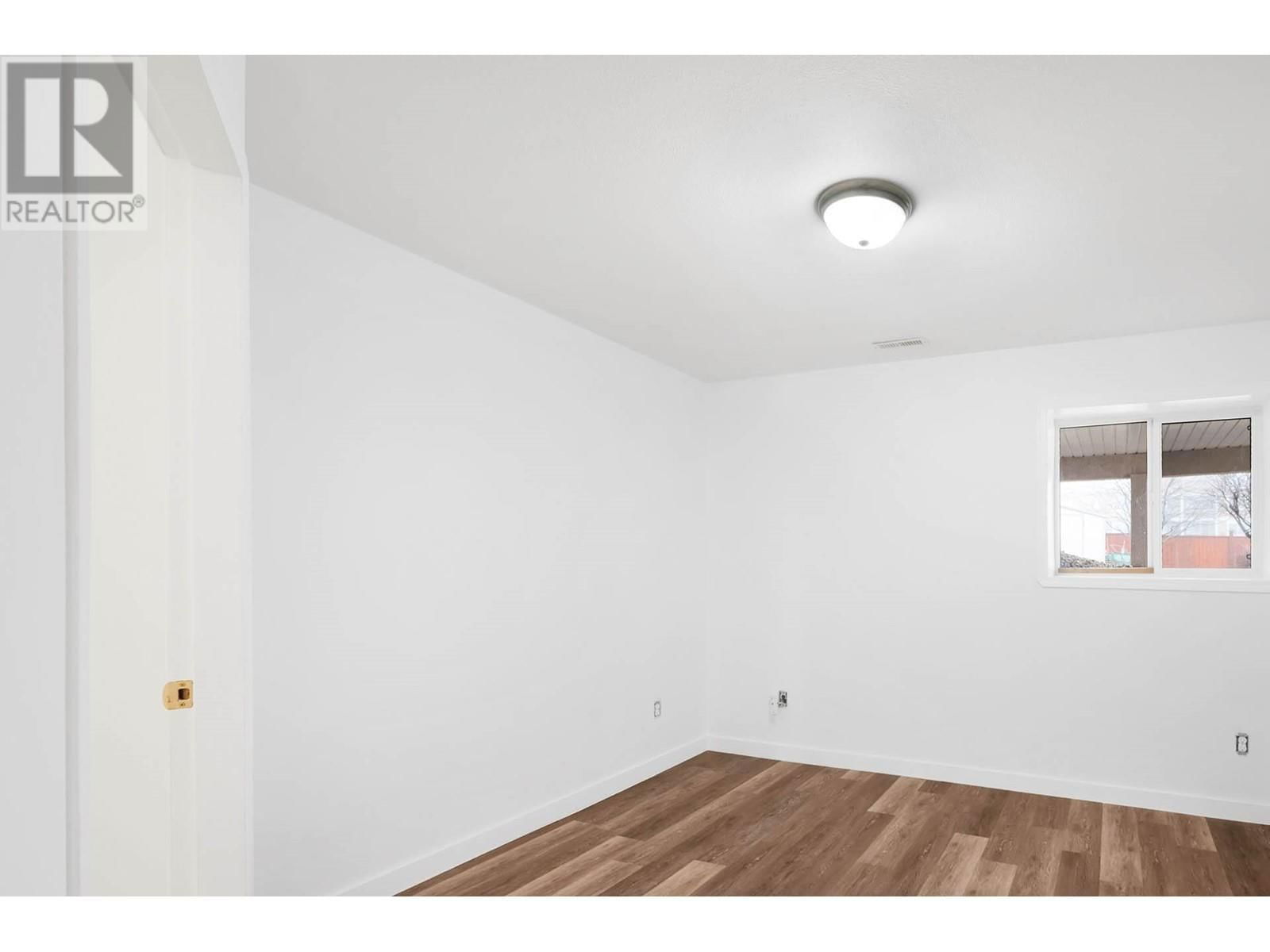 979 REGENT CRESCENT Image 39
