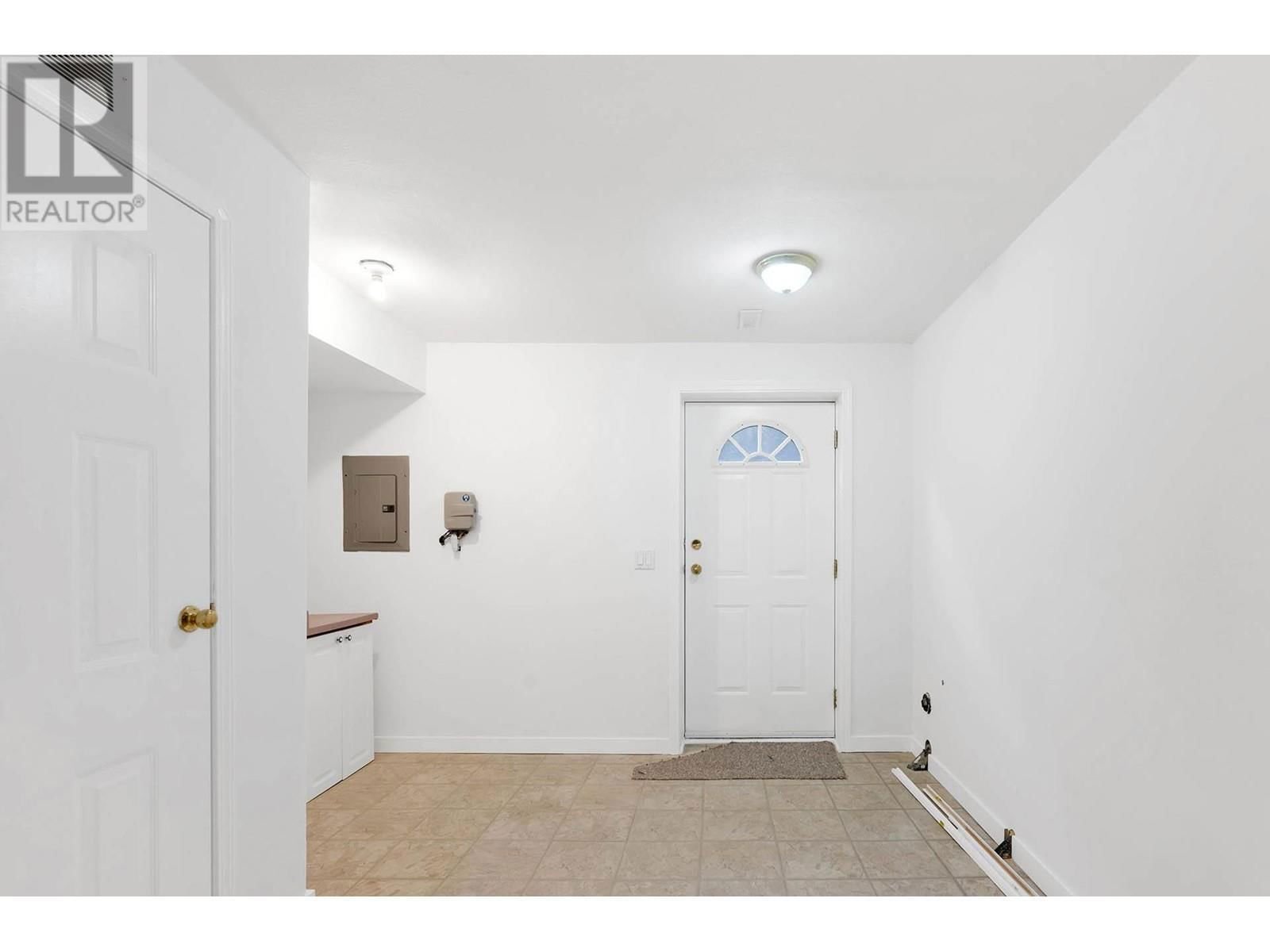 979 REGENT CRESCENT Image 41