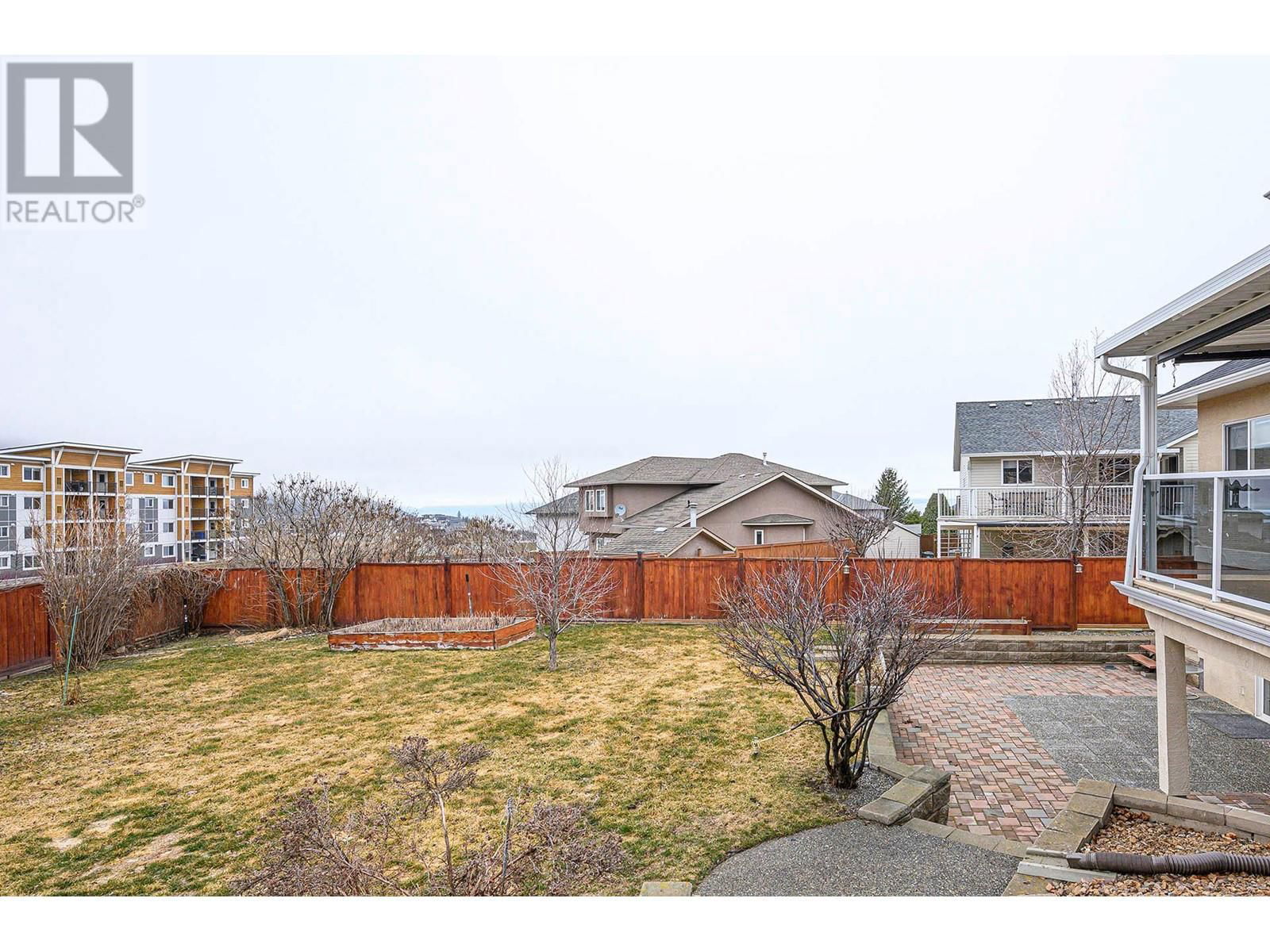 979 REGENT CRESCENT Image 47