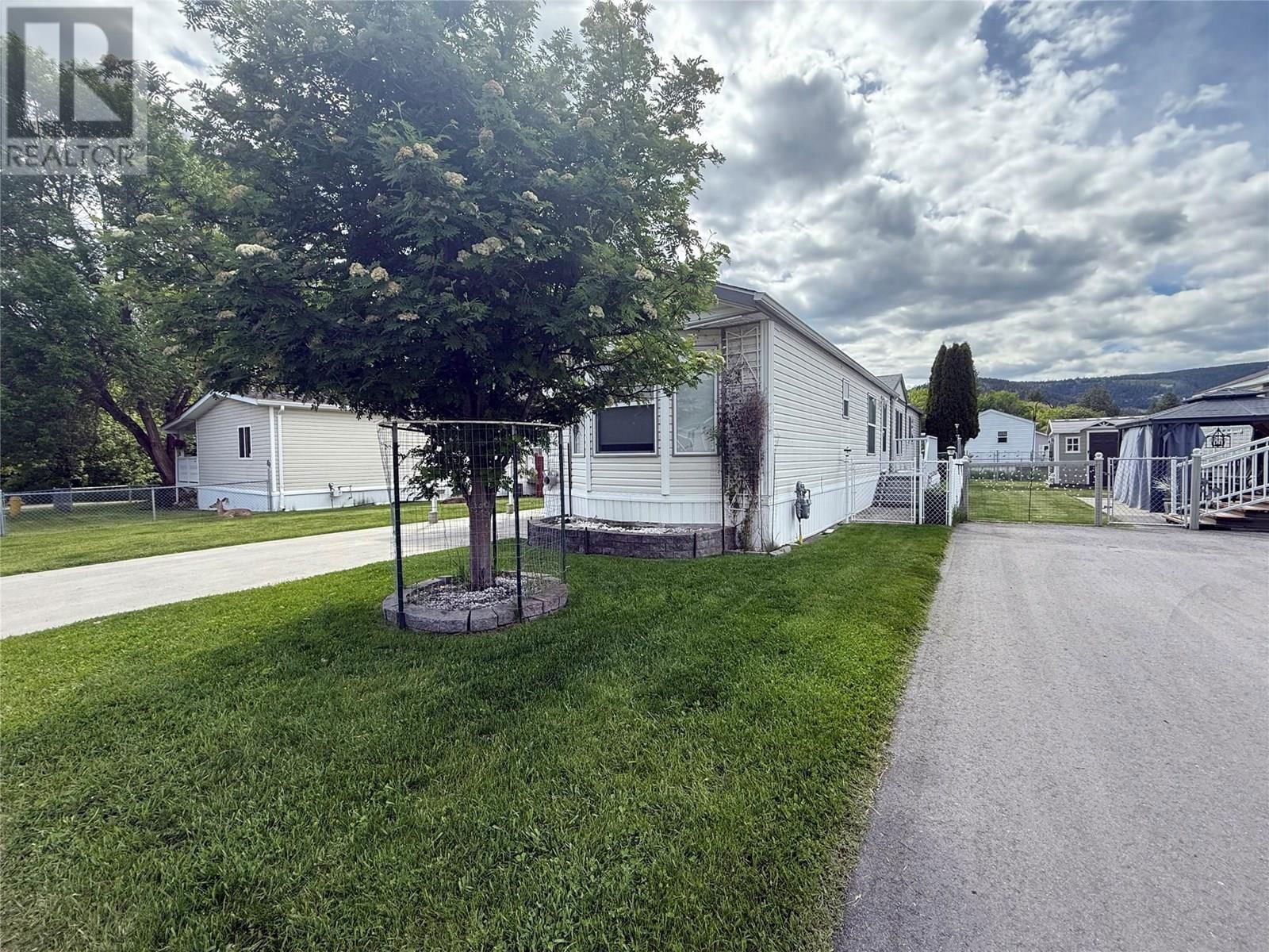 24 - 7225 BOUNDARY DRIVE Image 2