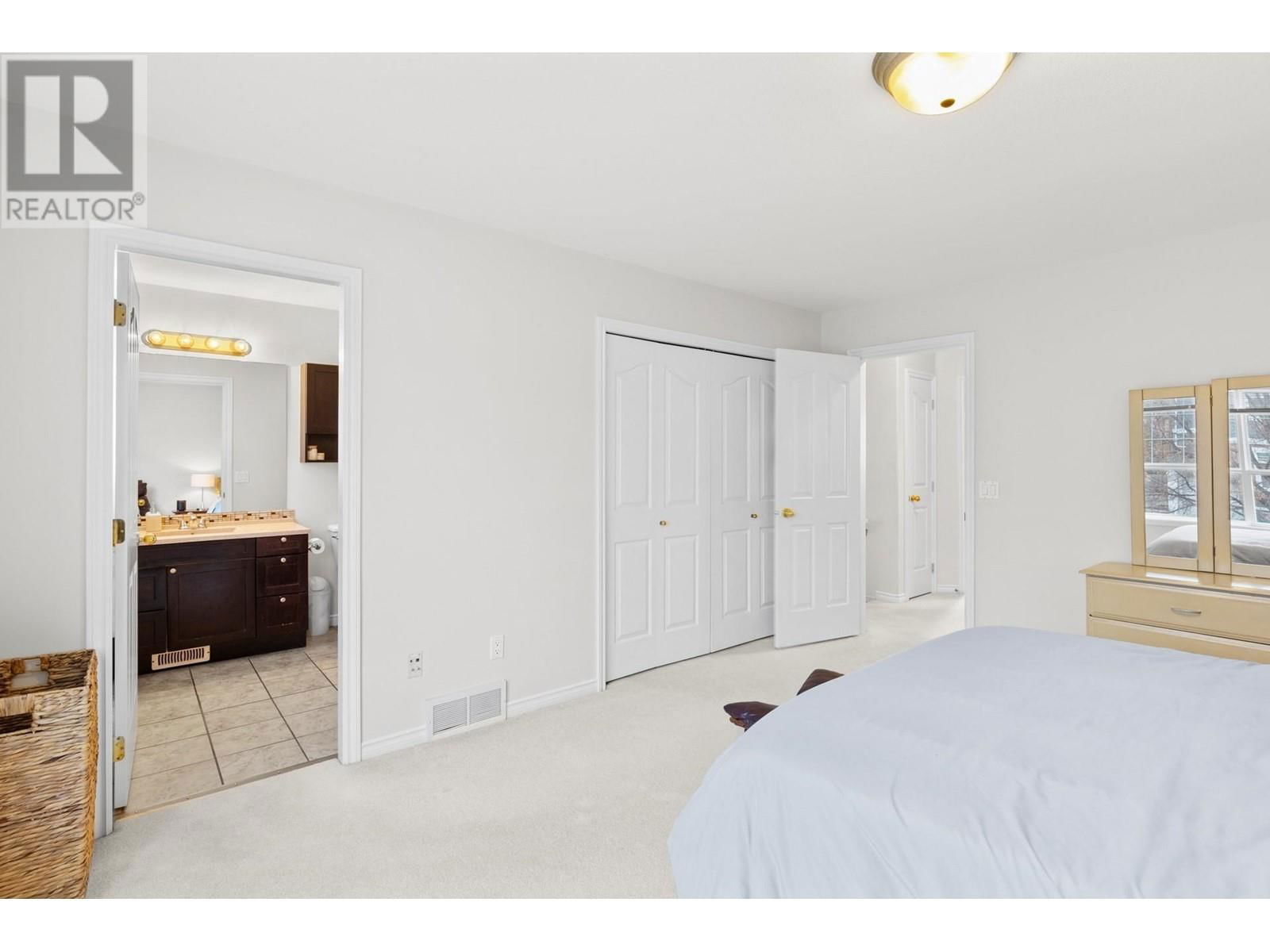 396 MCCARREN AVENUE Image 15