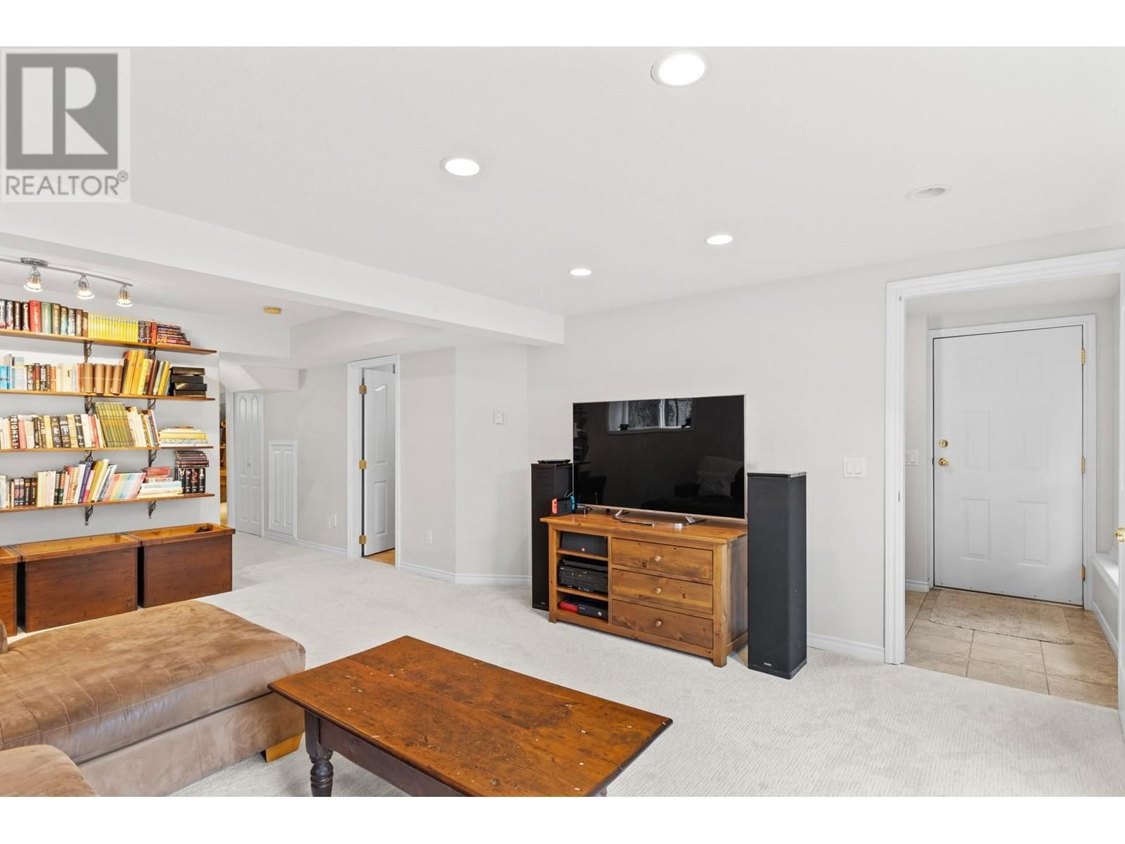396 MCCARREN AVENUE Image 24
