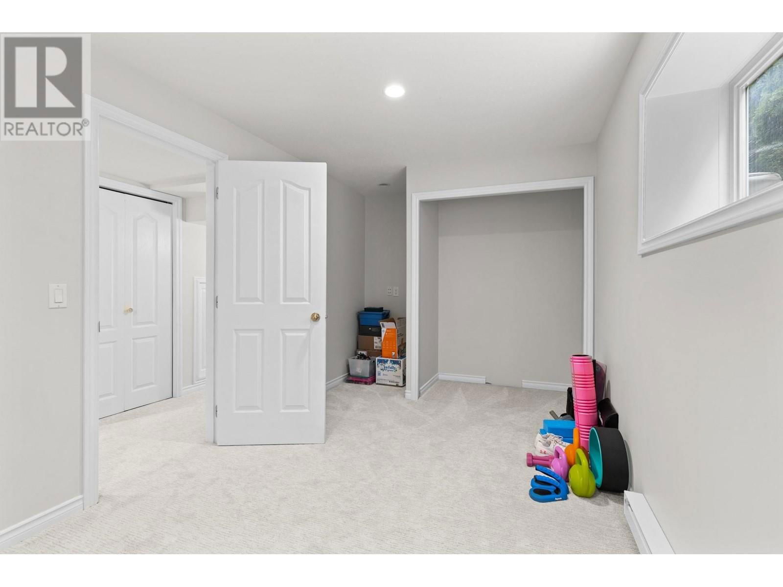 396 MCCARREN AVENUE Image 25