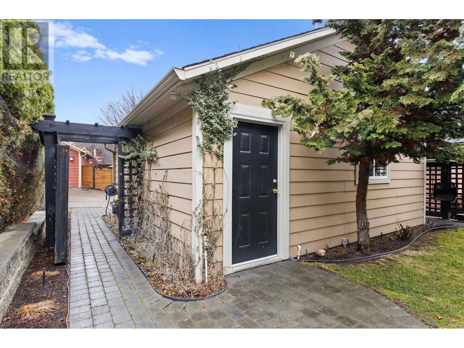 396 MCCARREN AVENUE Image 31