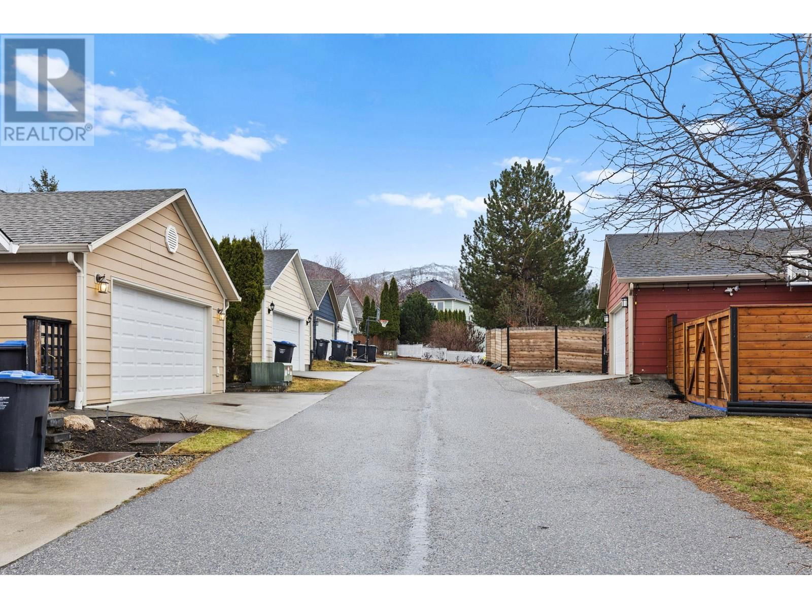 396 MCCARREN AVENUE Image 34