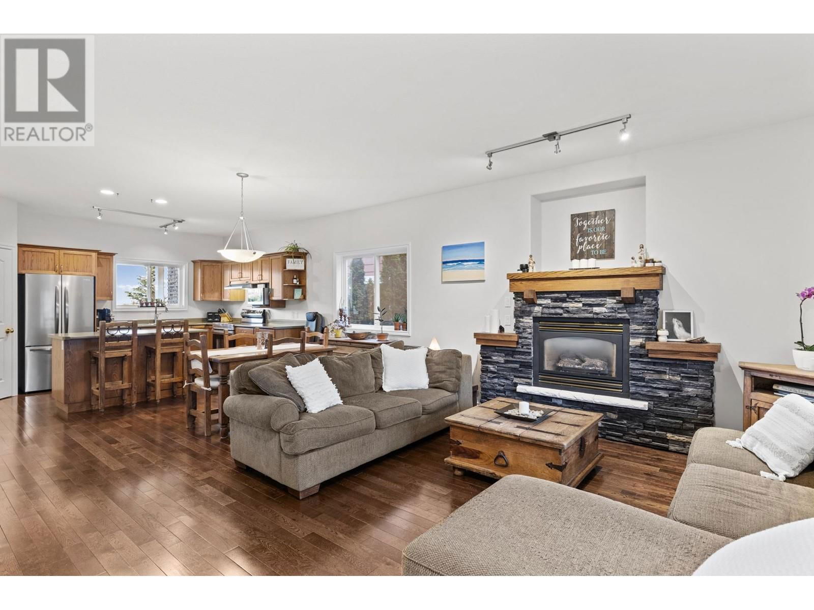 396 MCCARREN AVENUE Image 4