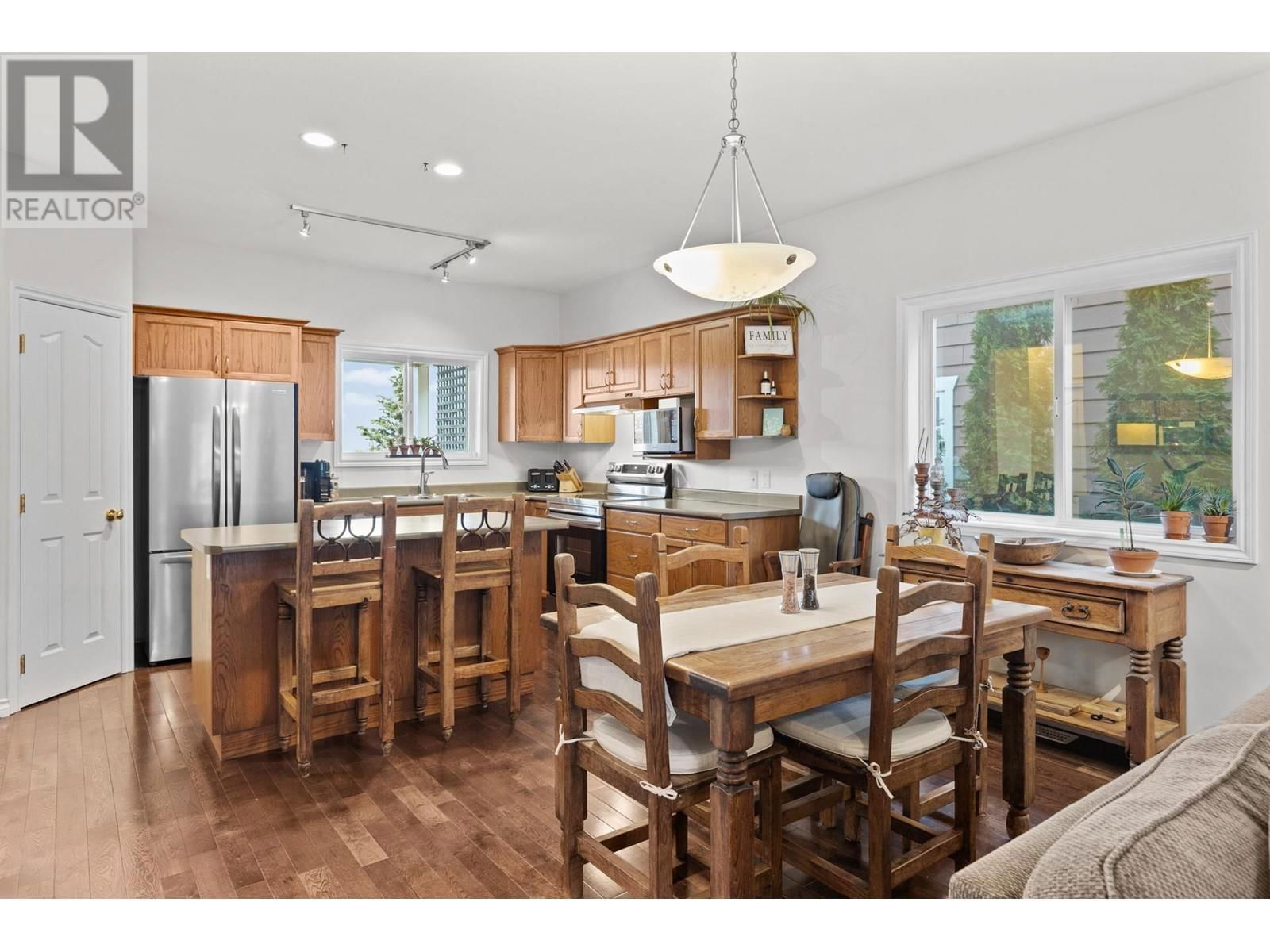 396 MCCARREN AVENUE Image 5