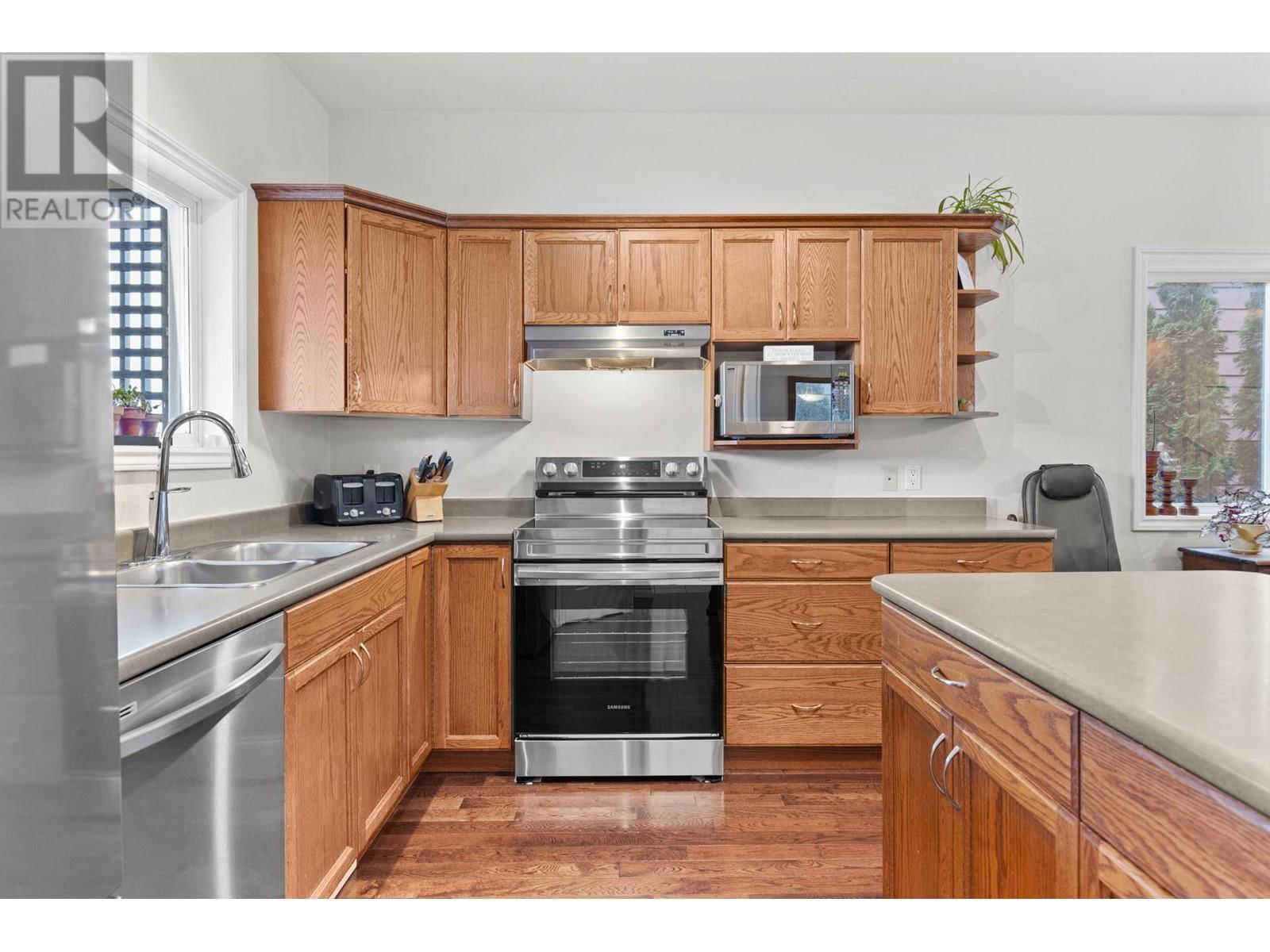 396 MCCARREN AVENUE Image 7
